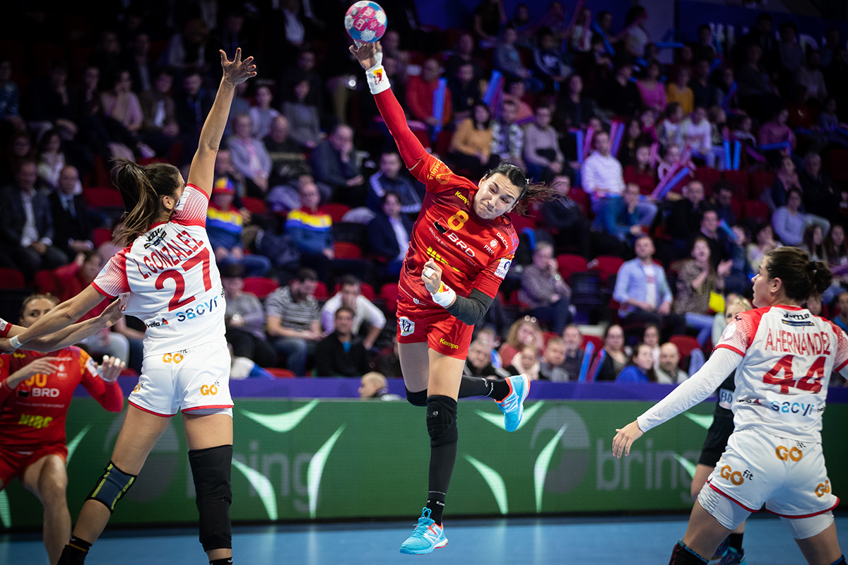 Cristina Neagu are probleme la mâna stângă. Preparatorul fizic Dragoș Luscan dezvăluie cum se refac tricolorele între meciuri | GALERIE FOTO&VIDEO