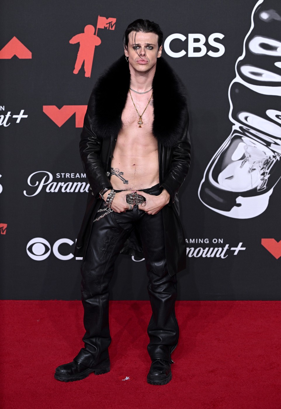 Vedete la MTV Video Music Awards 2025. De la rochii transparente la coafuri avangardiste, starurile au impresionat