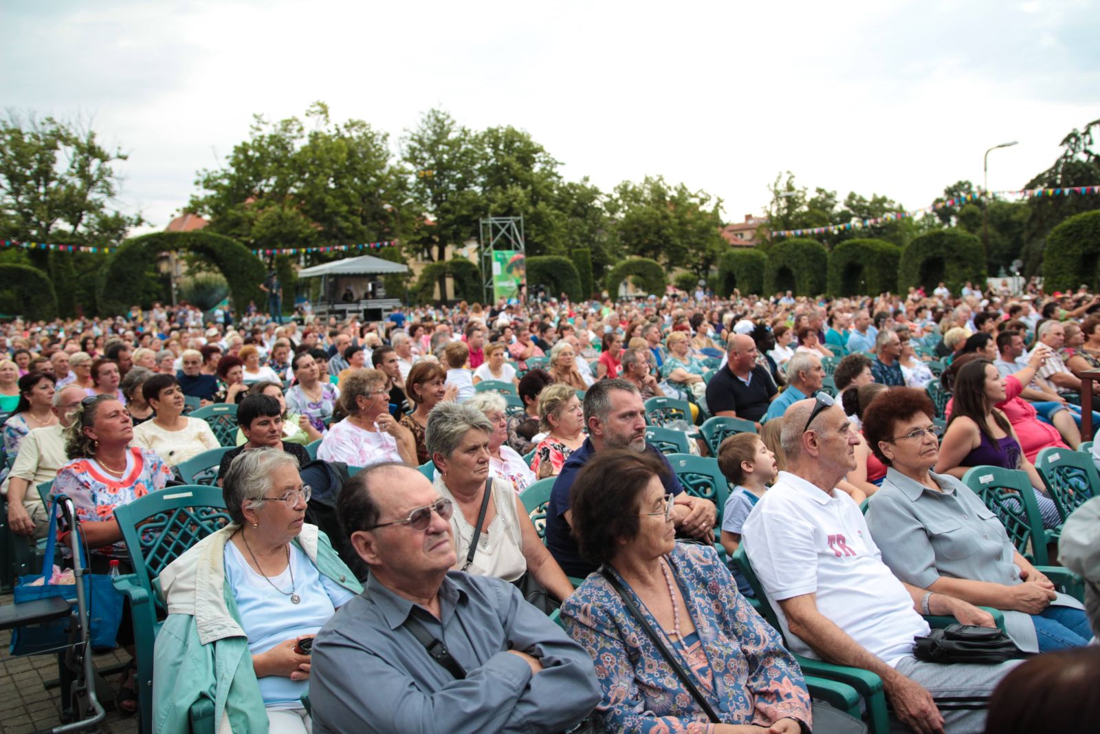 REPORTAJ: Primul festival folcloric din România sub patronajul UNESCO dedicat morților Revoluției din 1989: Festivalul Inimilor de la Timișoara