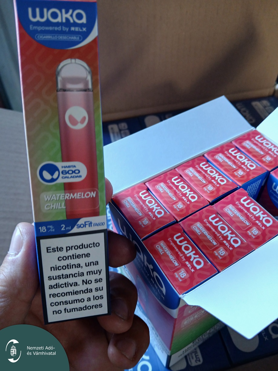 Hatalmas mennyiségű tiltott e-cigarettát foglalt le a NAV – 25 millió forintos bírság sújthatja a tulajdonost