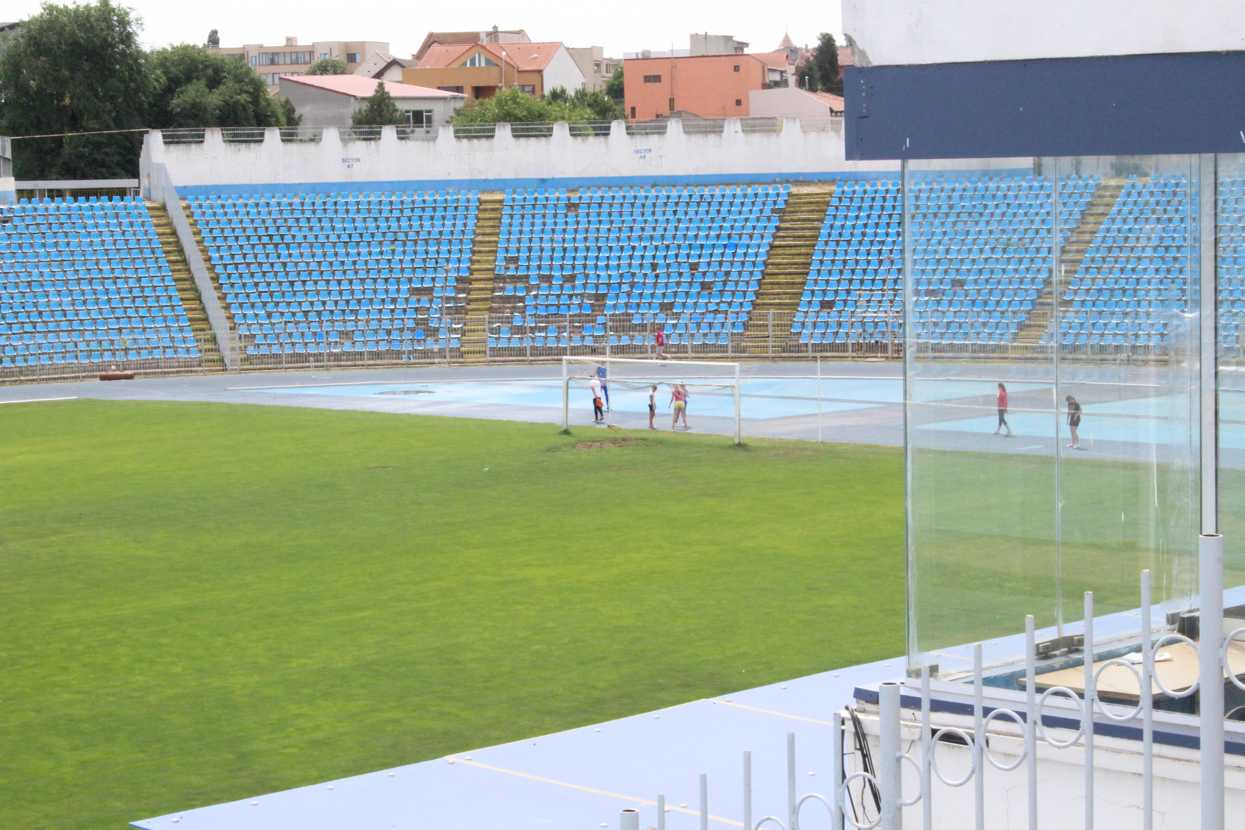 Supercupa de pe 8 iulie, pe un stadion ca după bombardament / FOTO