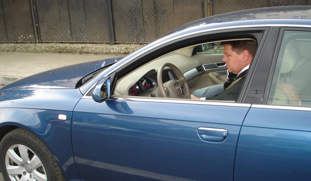 Mașina de protocol a lui Klaus Iohannis, scoasă la licitație de la 1.000 de euro, alături de ceasuri de lux din aur