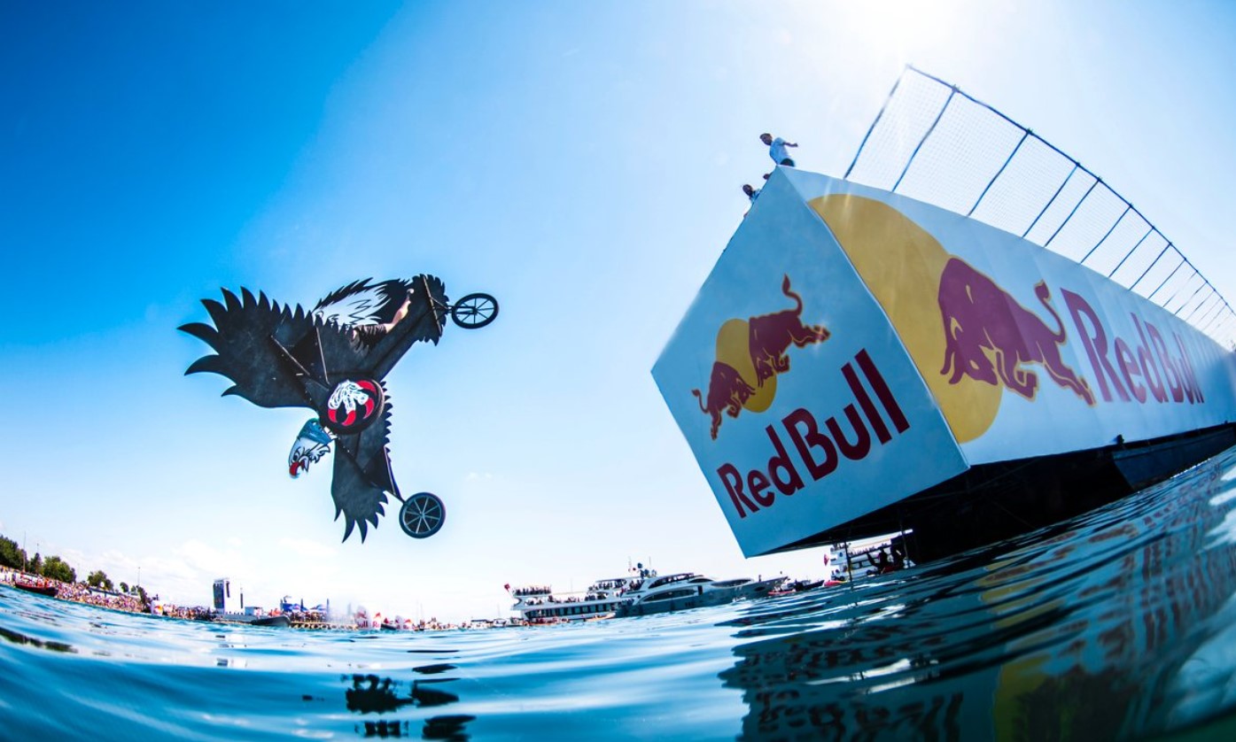 Red Bull Flugtag, competiția mașinăriilor zburătoare și a piloților neînfricați, vine în septembrie la București