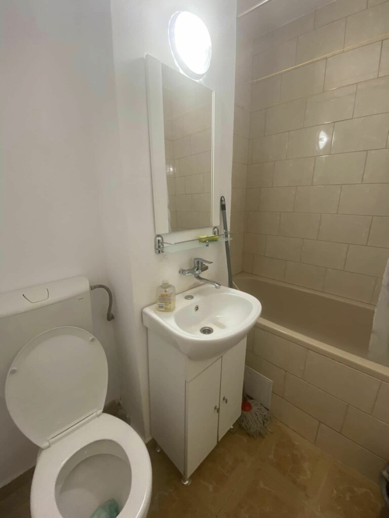 FOTO. Cum arată garsoniera din Cluj care a stârnit interesul presei locale și sute de comentarii. „Ăsta e prețul pentru un an, nu pentru o lună, nu?”