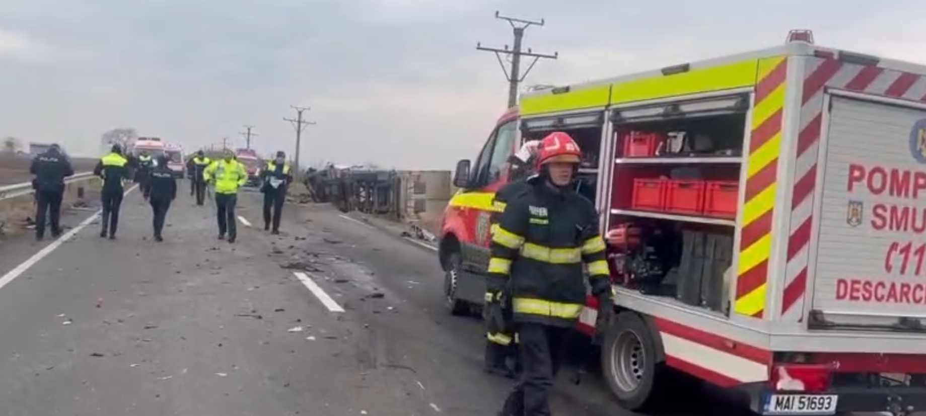 Trei morți și trei răniți pe DN6 la Zănoaga, în Dolj, într-un accident cu un TIR și două autoturisme