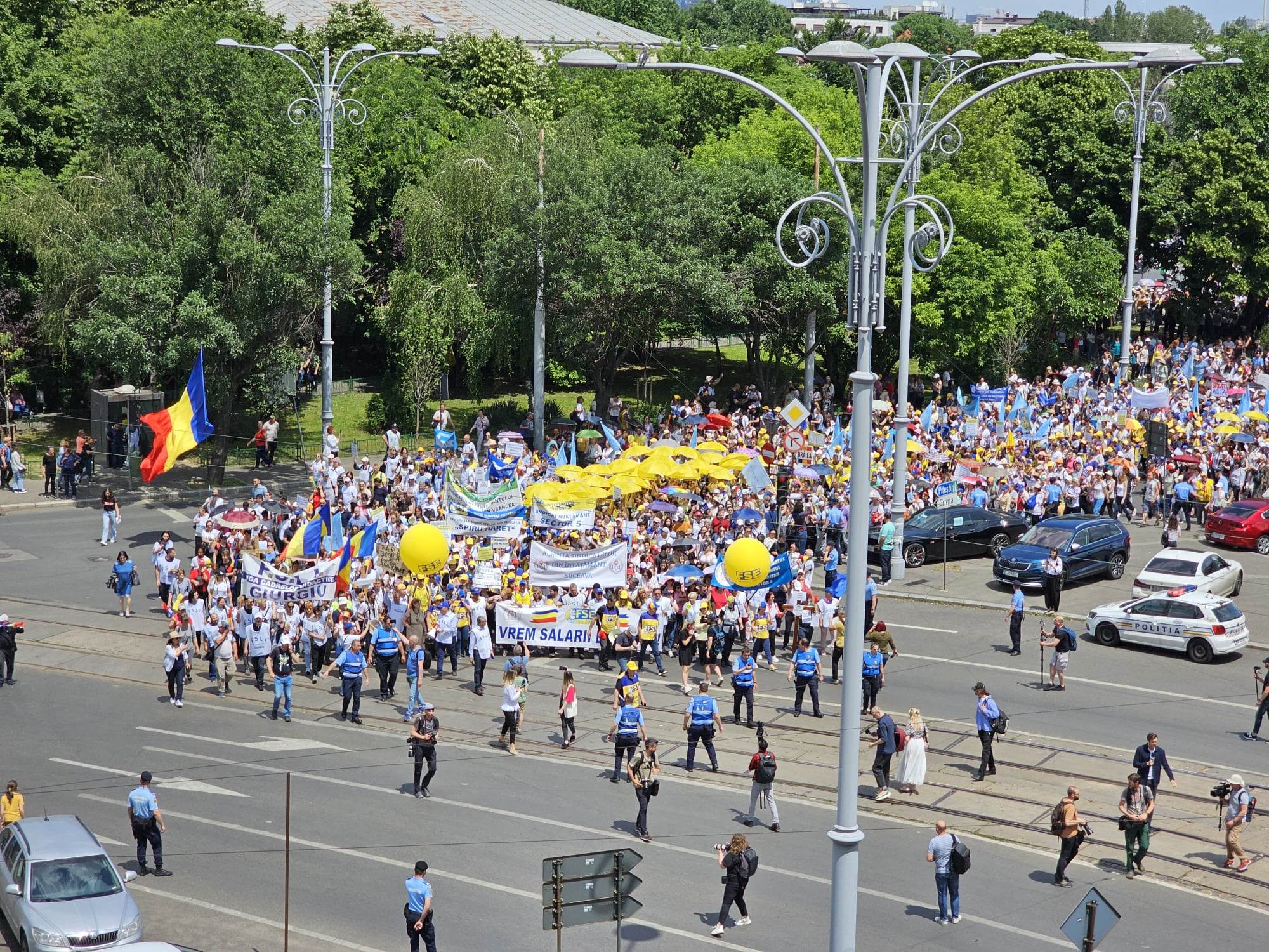 Al doilea protest major al cadrelor didactice. Ce le-a promis Iohannis sindicaliștilor, în a doua săptămână de grevă, în timp ce profesorii protestau la Palatul Cotroceni