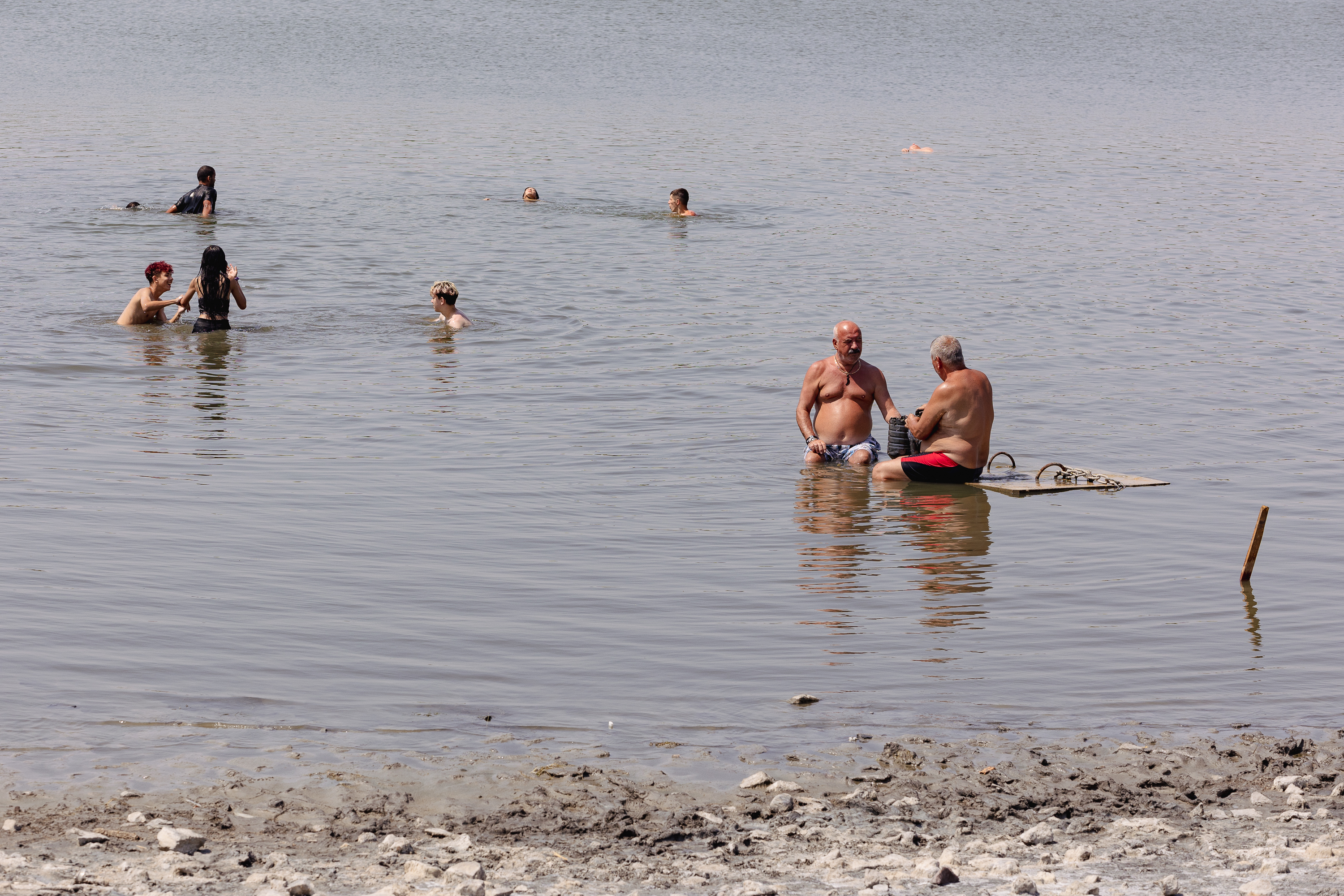FOTOREPORTAJ. Marea Moartă din inima Ialomiței. Se întorc turiștii la Amara, pe plajele reabilitate cu fonduri europene