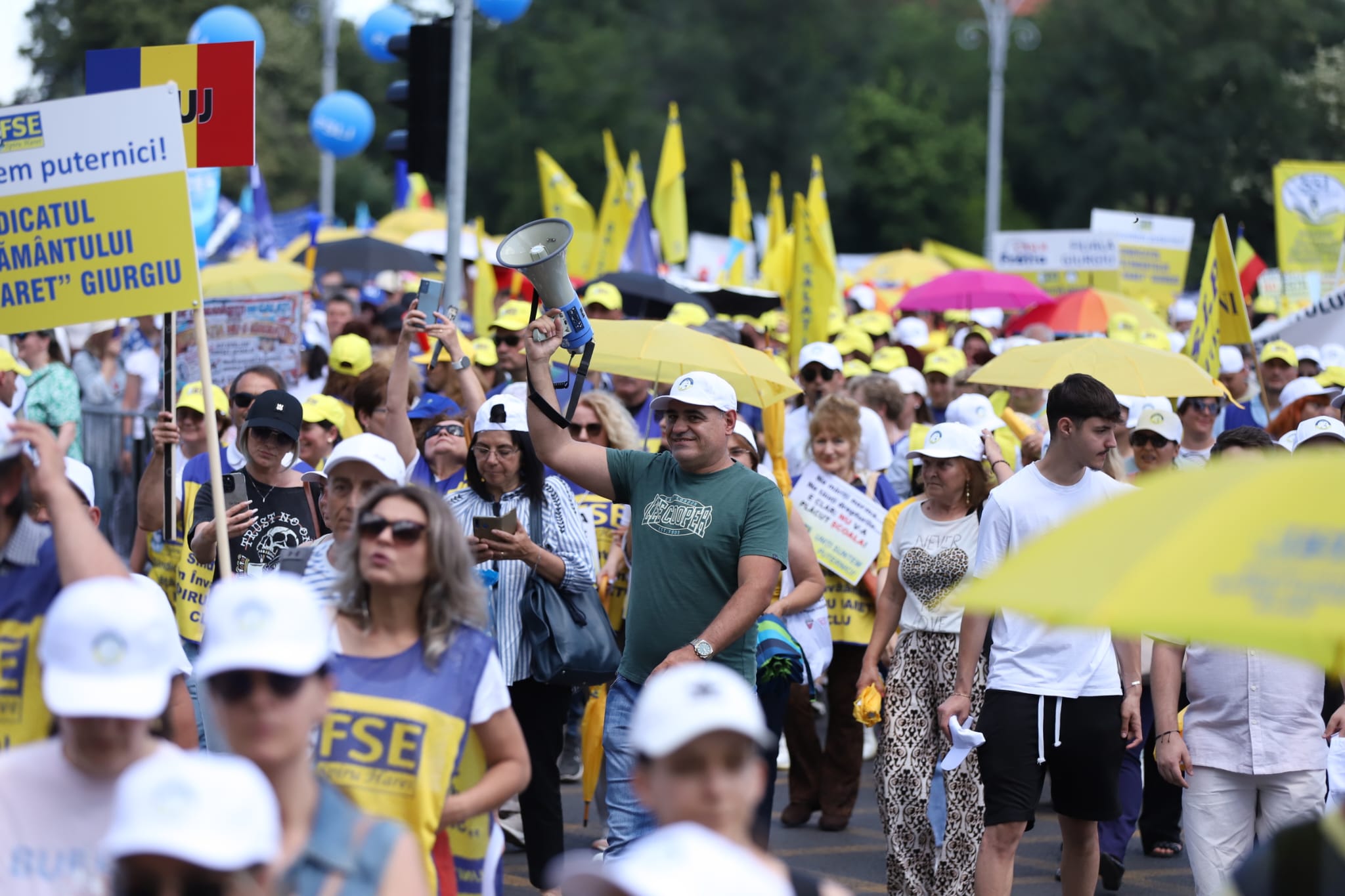 Sindicaliștii din Educație protestează la Guvern și Parlament. Examenele naționale ar putea fi afectate de proteste
