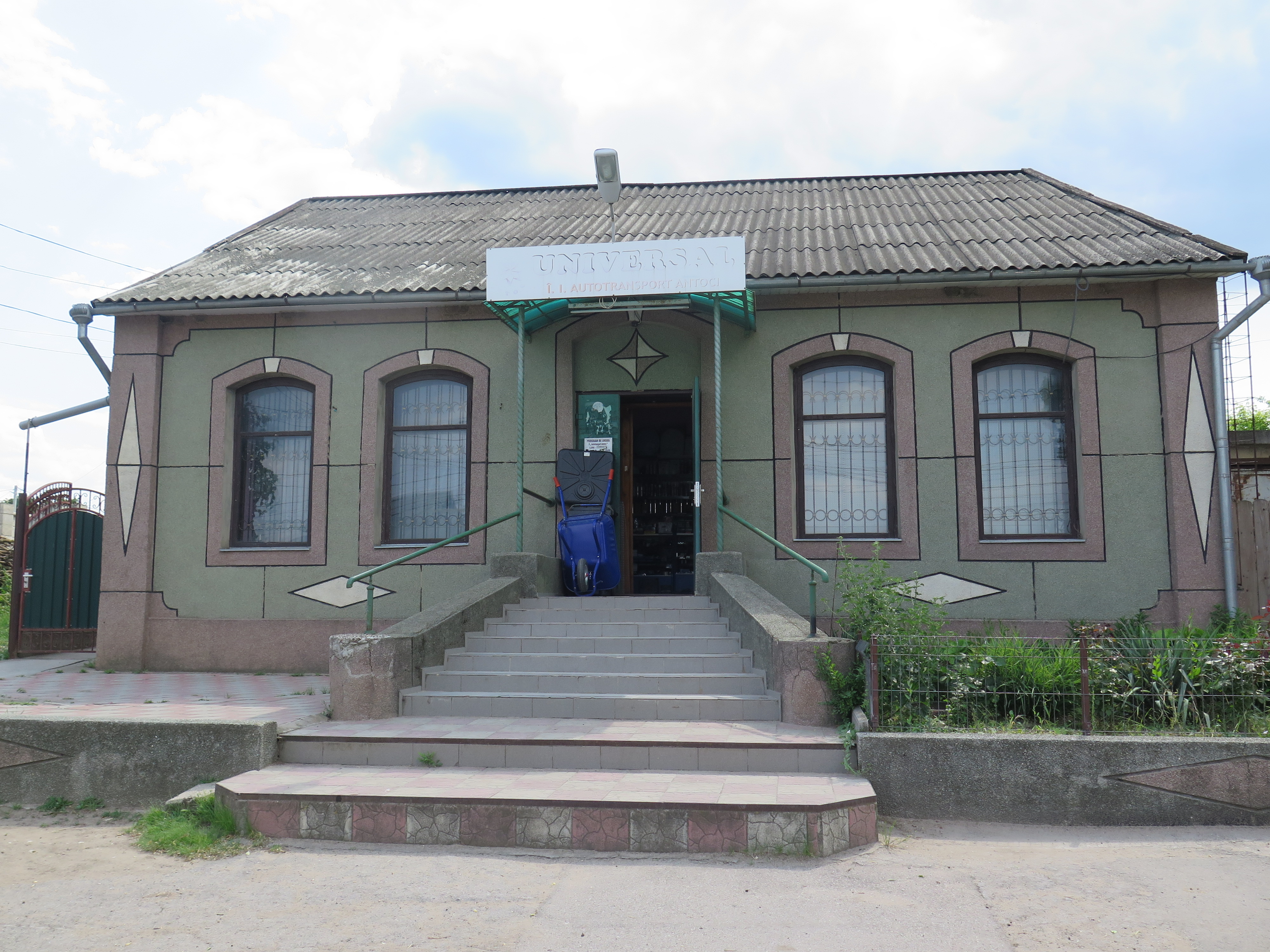 REPORTAJ LA CASTELUL MIMI. Liderii Uniunii Europene au ajuns în Republica Moldova și vor vedea locul de unde le vin oamenii care le muncesc  pe câmpuri, pe șantiere și în locuințe