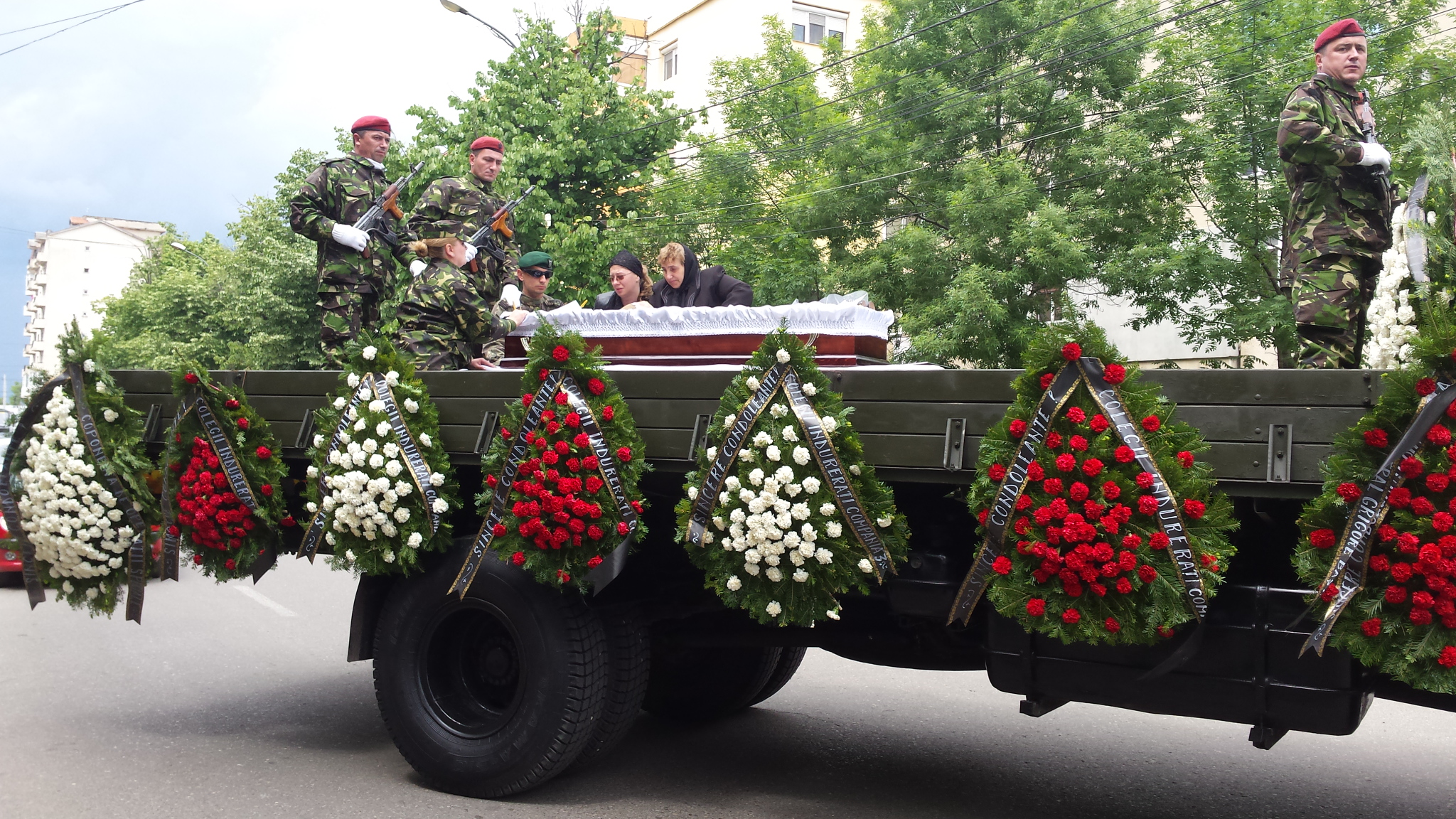 Trupurile militarilor români morți în Afganistan au ajuns acasă, la Buzău | VIDEO & FOTO CU PUTERNIC IMPACT EMOȚIONAL