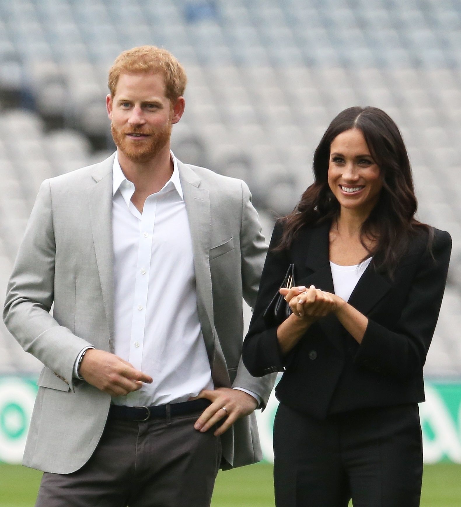 FOTO | Meghan Markle, primul turneu regal alături de prințul Harry. A purtat cinci ținute pe parcursul a 24 de ore