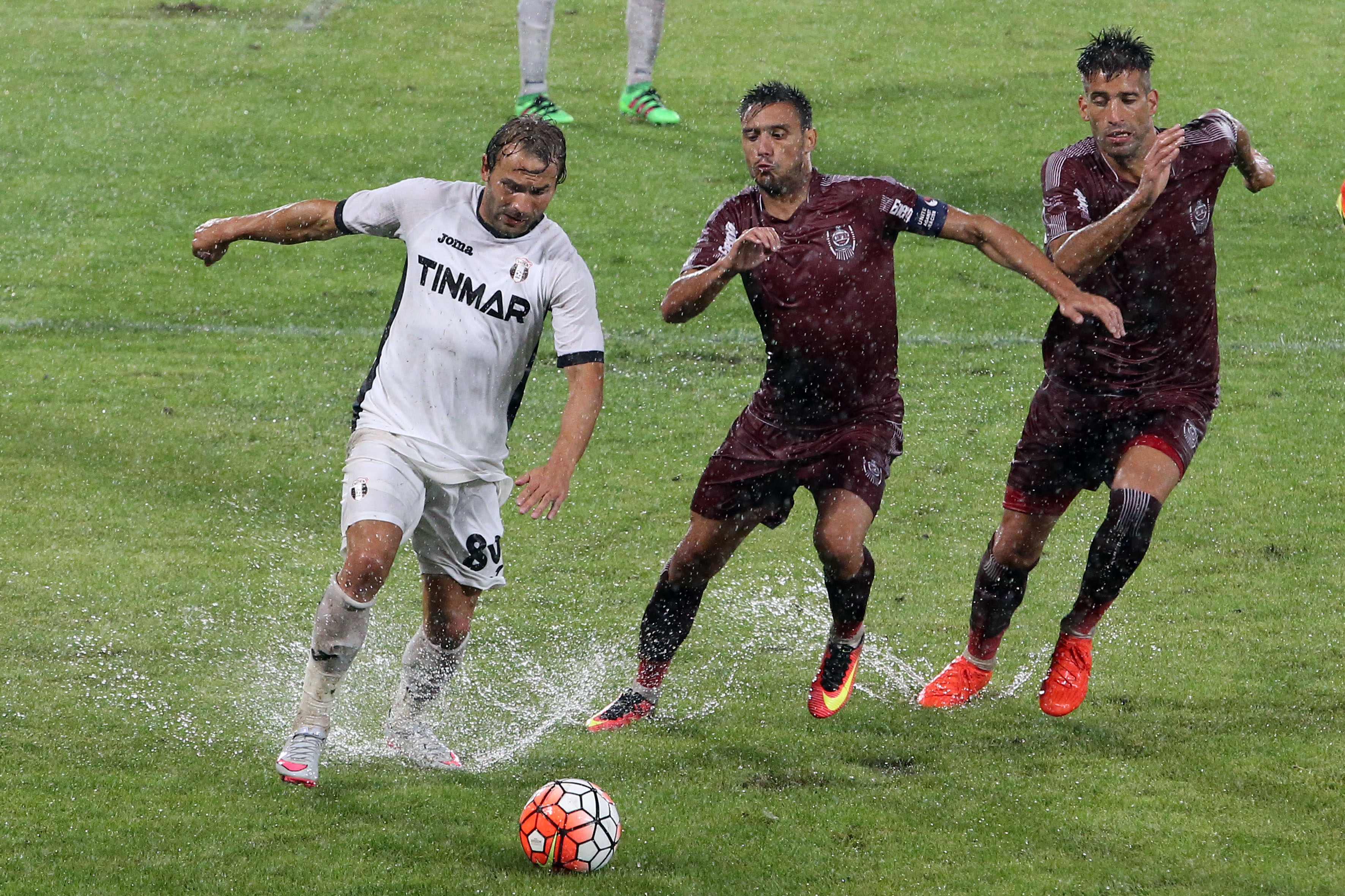 Christoph Daum, speriat de mlaștina de pe Cluj Arena. Burleanu n-a avut oameni să o ”dragheze”. Ce ne facem cu Muntenegru?