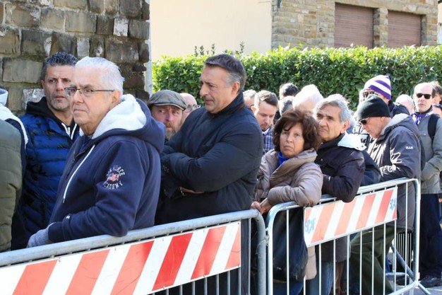 Momente emoționante la înmormântarea lui Davide Astori. 10.000 de oameni, la funeralii. Soției Francesca i s-a făcut rău! Tătărușanu și Ianis Hagi, în Piața Santa Croce | FOTO&VIDEO
