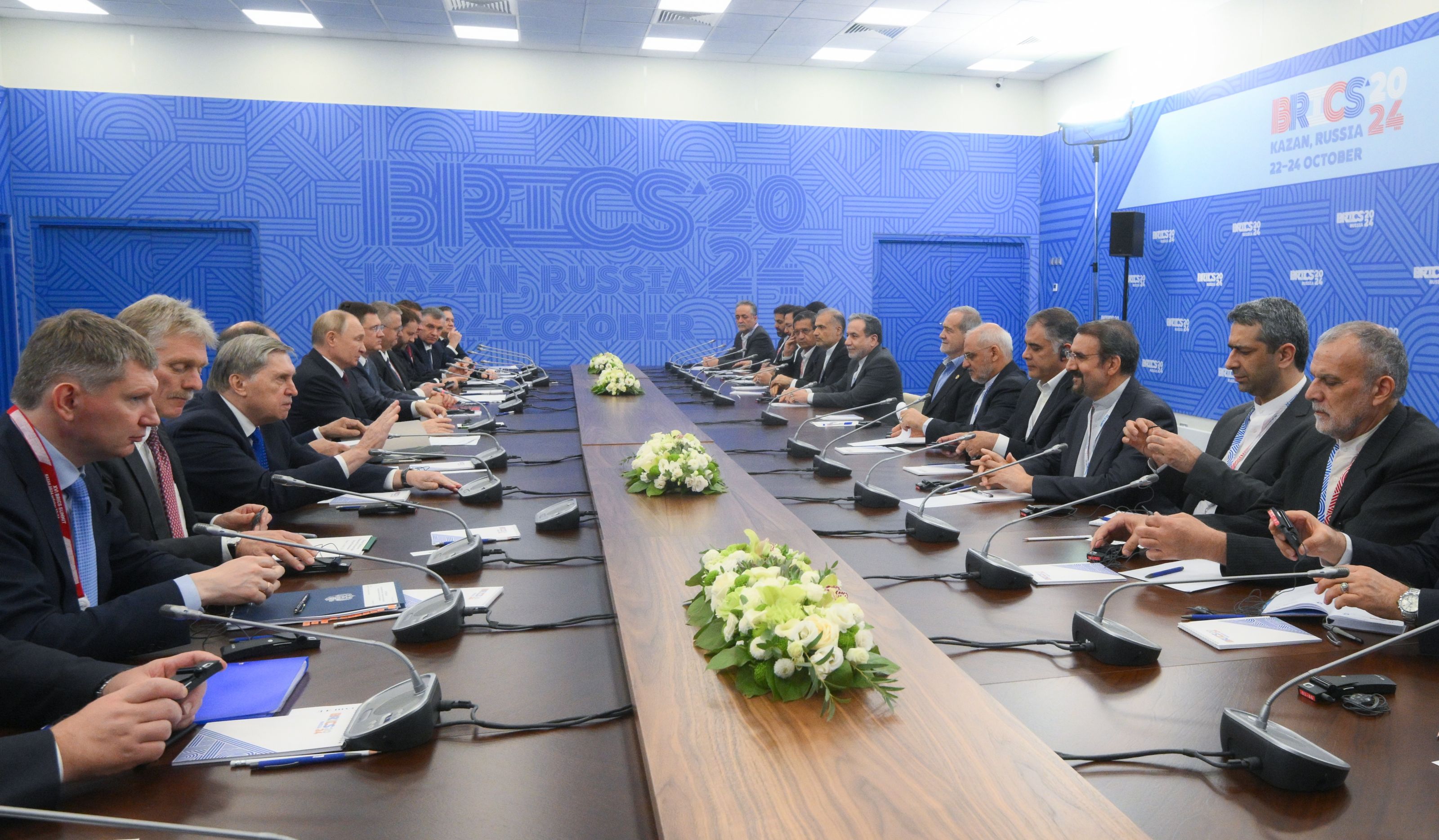 Putin, liderul lumii de la Kazan. Spectacolul unui club de dictatori care se prezintă ca victime ale Occidentului 