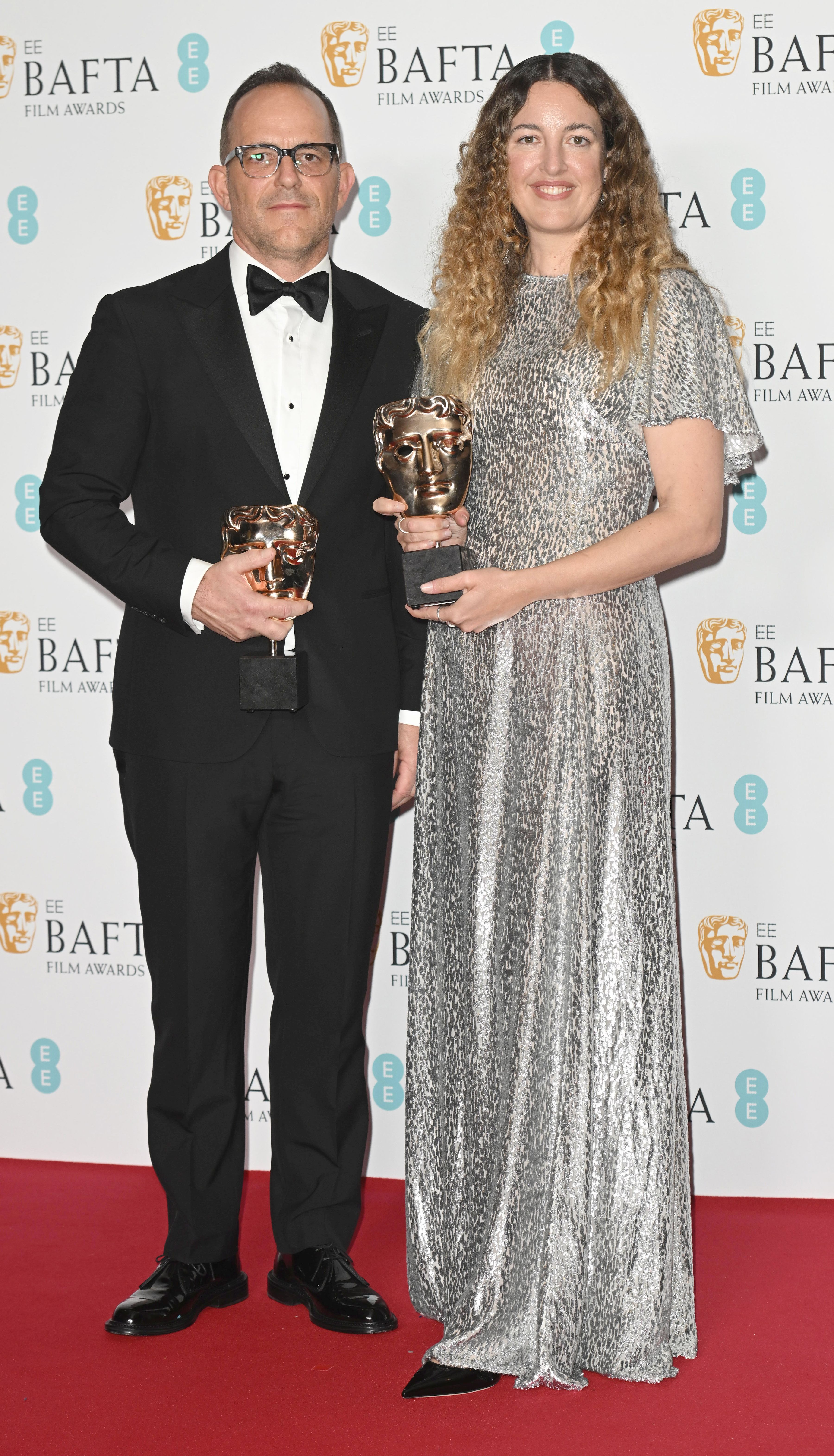 Apariții spectaculoase pe covorul roșu la premiile BAFTA 2023. Ce ținute au purtat actrițele