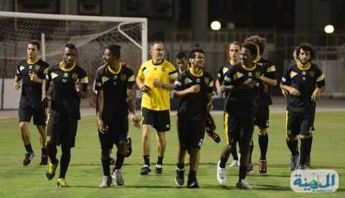 FOTO&VIDEO / Piţurcă i-a luat tare pe arabi de la primul antrenament