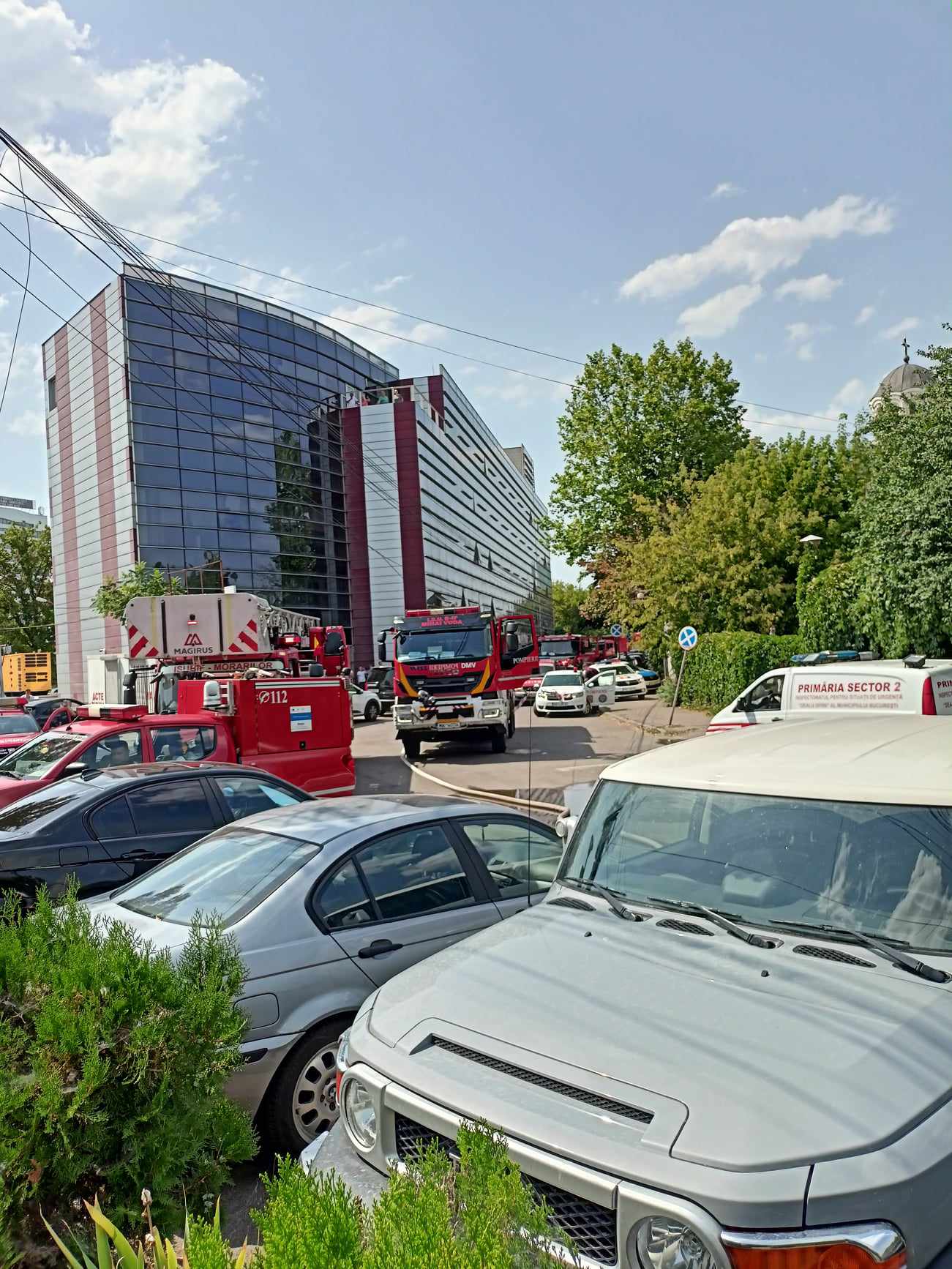 Incendiu în București. Trei case din zona Piața Muncii au fost cuprinse de flăcări