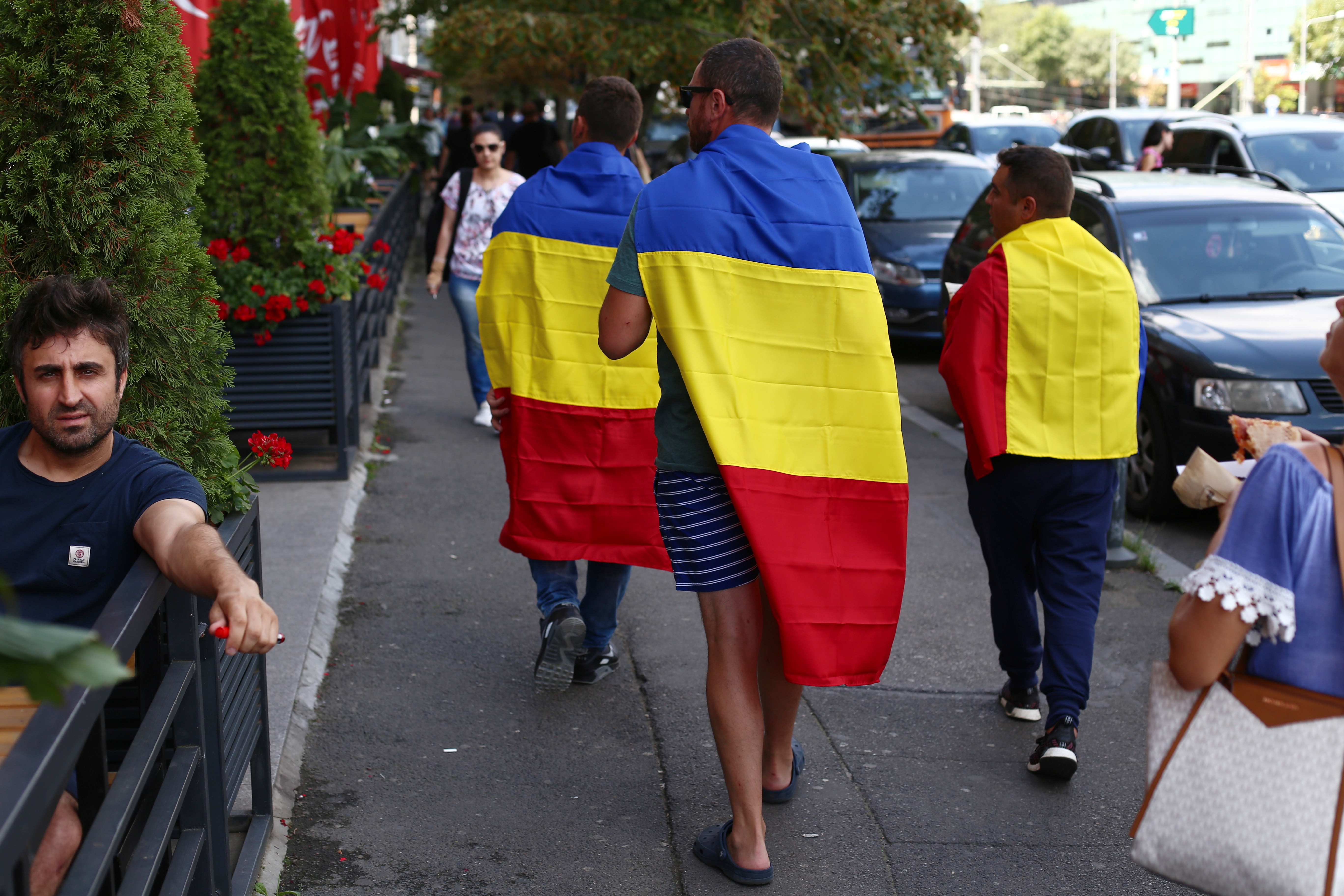 LIVE TEXT/ Mitingul diasporei, în Piața Victoriei. Război total între jandarmi și huligani (FOTO&VIDEO)