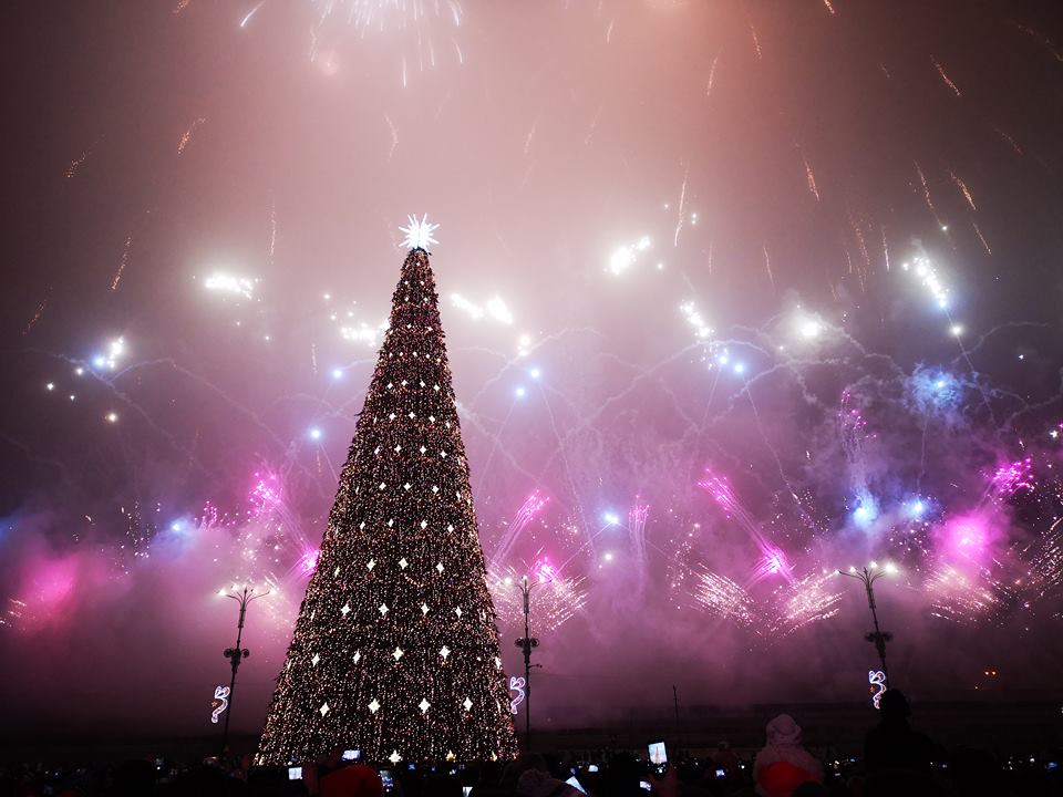 GALERIE FOTO | Am intrat în anul 2019! 60.000 de bucureșteni în stradă în noaptea de Revelion! Focul de artificii din Piaţa Constituţiei a durat 15 minute!