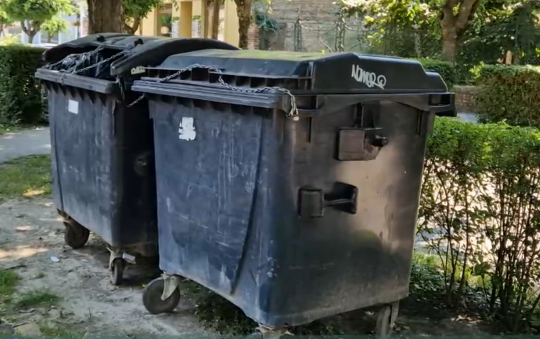 Több mint egy millió forintot rejtett el utcai kukában egy váci férfi - videó