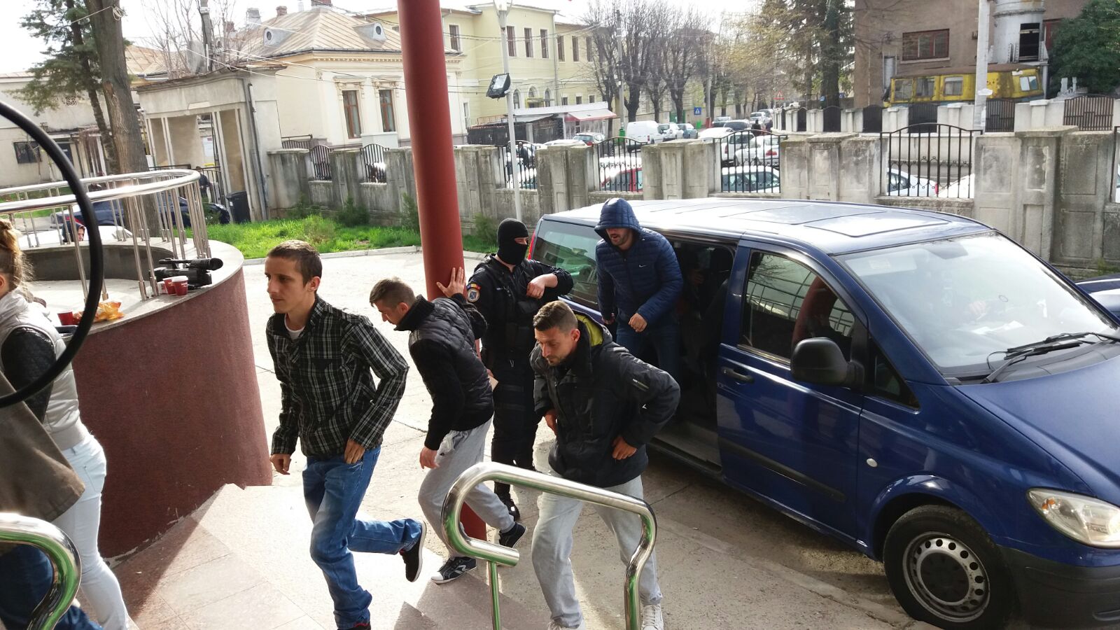 BOMBĂ! Cheloo de la Paraziţii, adus la audieri pentru trafic de droguri!