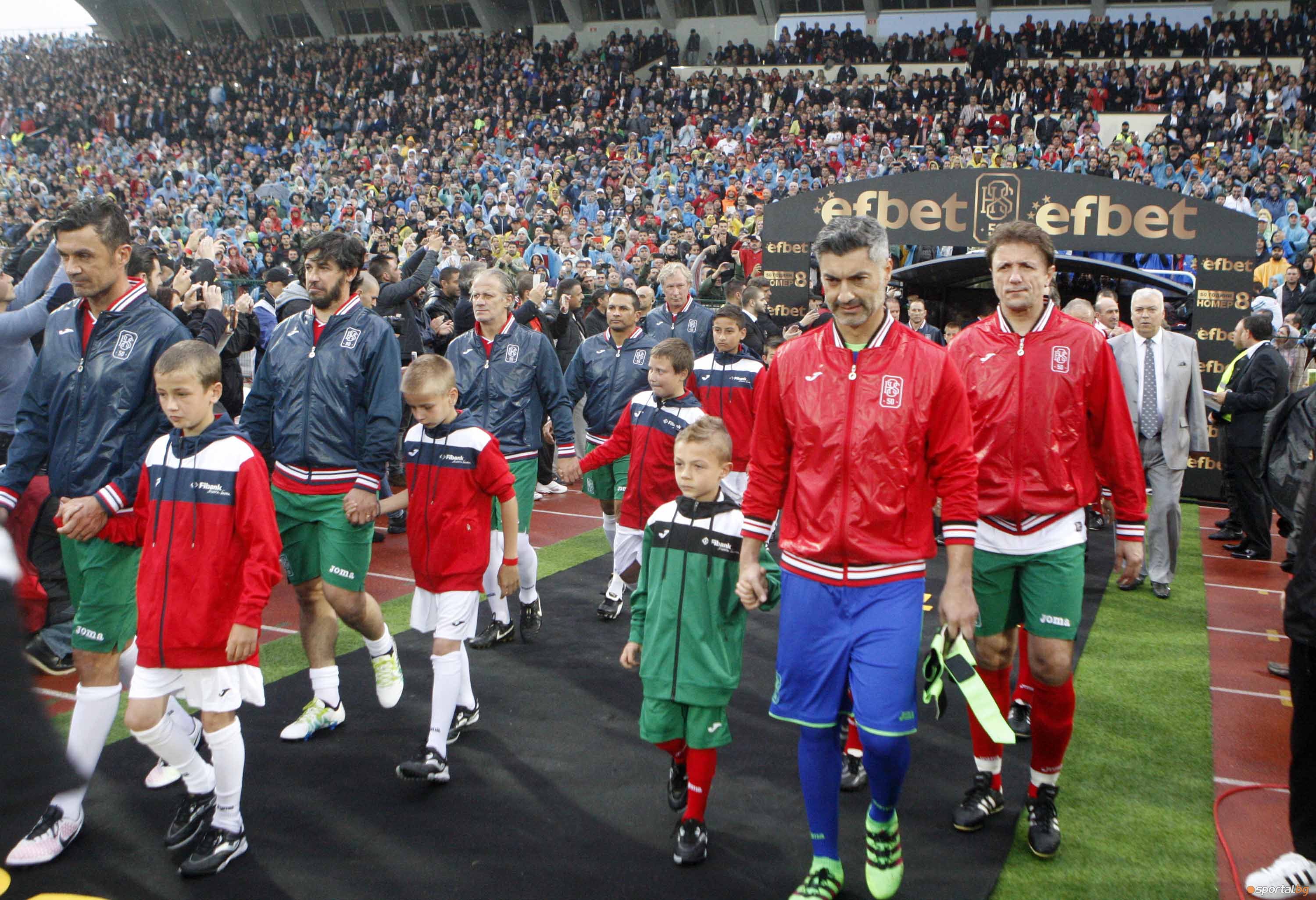 Spectacol la aniversarea lui Stoichkov. 40.000 de oameni au urmărit meciul demonstrativ. Hagi, Popescu ori Craioveanu au fost acolo | FOTO&VIDEO