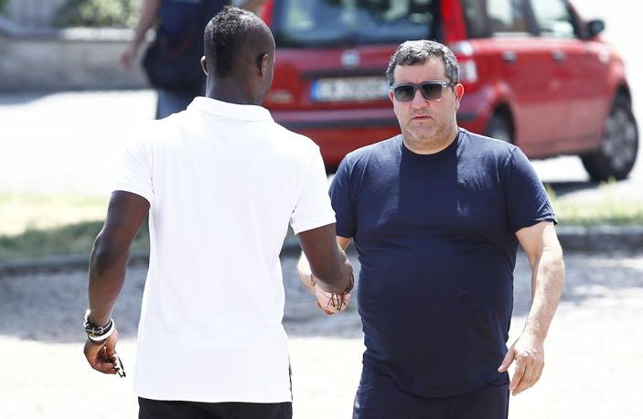 Mario Balotelli și-a înmormântat tatăl adoptiv. I-a fost alături și cel mai important impresar din Italia / GALERIE FOTO