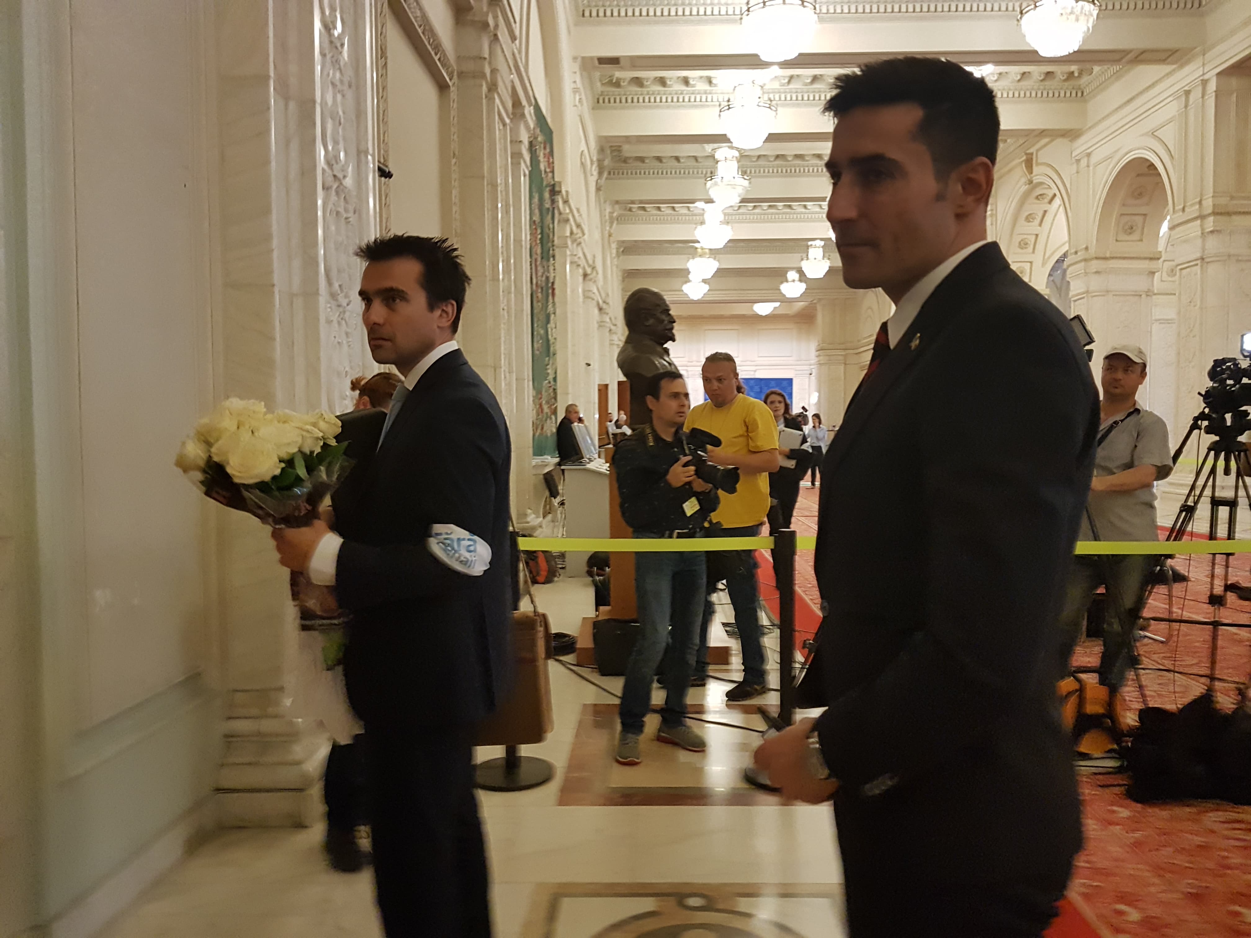 LIVE TEXT / Moțiunea de cenzură a picat. 166 de parlamentari au votat în favoarea ei