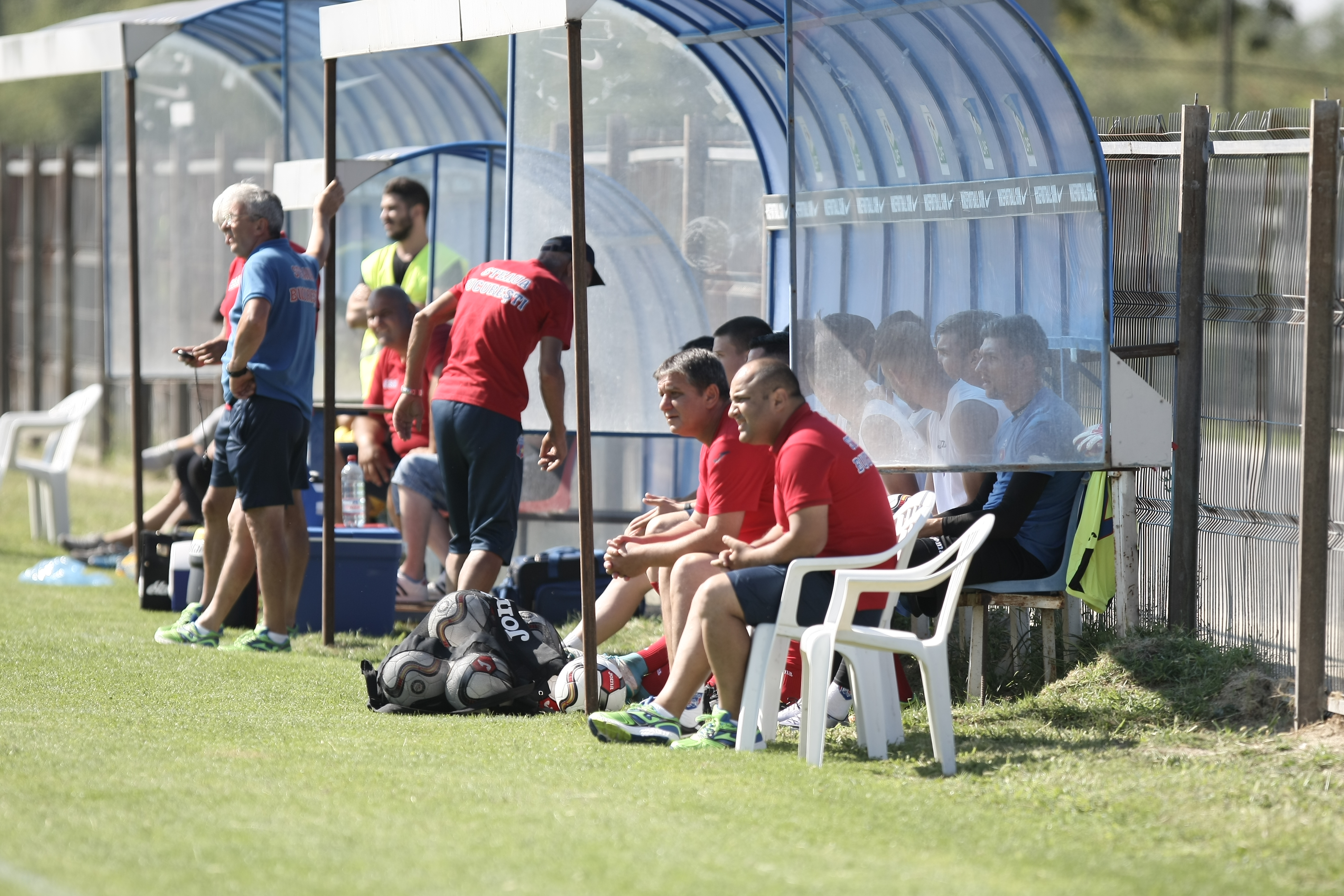 CSA Steaua a jucat sâmbătă un amical cu Unirea Izvoarele. Peste 800 de oameni, la meci. Scor de ”maidan” / FOTO