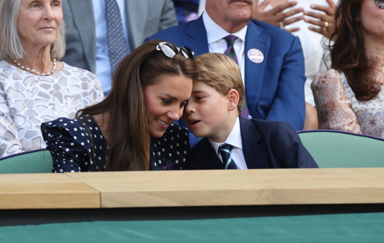 Prințul George al Marii Britanii, în centrul atenției la Wimbledon. Ducesa Kate și prințul William au stat în permanență cu ochii pe el