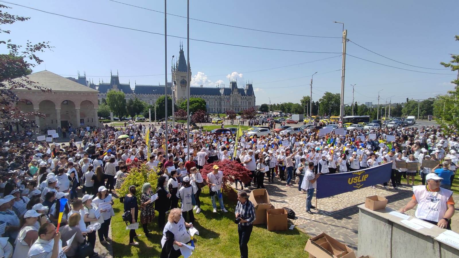 Greva din Educație continuă joi. După negocieri, Guvernul anunță că „nu vor fi creșteri salariale”, dar le oferă profesorilor carduri valorice. Sindicaliști: „Primele reacții sunt de respingere”