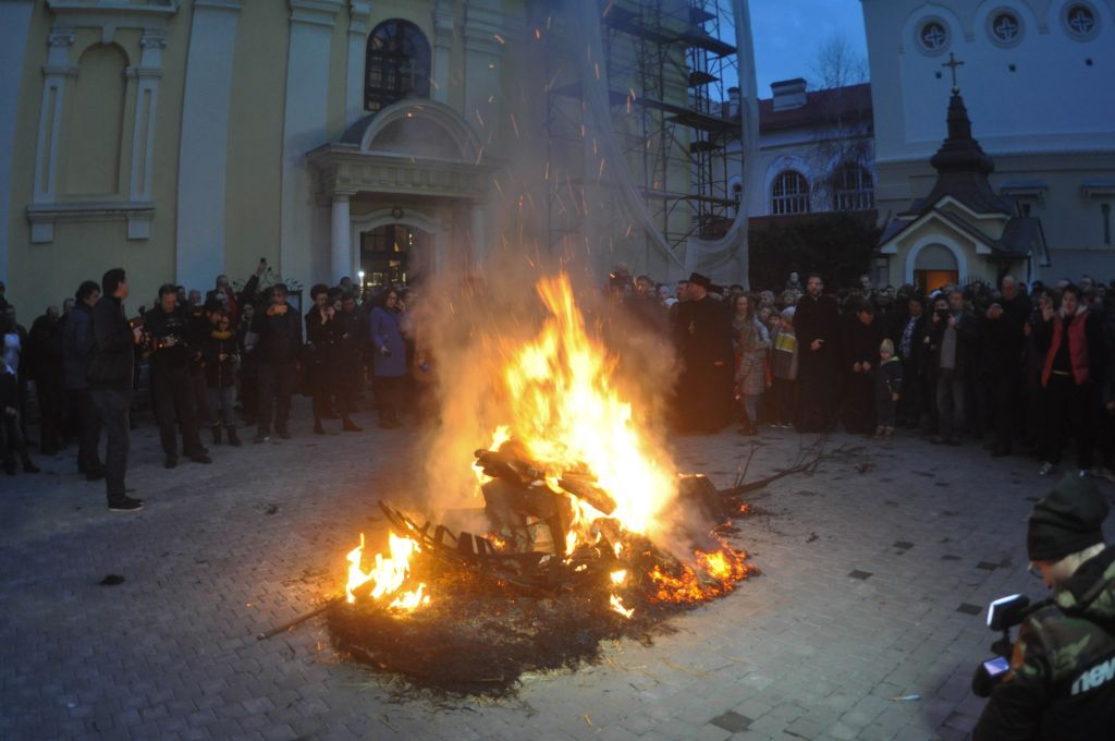 REPORTAJ: Sretan Božić! Badnjakul a arătat un an roditor pentru sârbii care celebrează Crăciunul pe rit vechi| FOTO&VIDEO