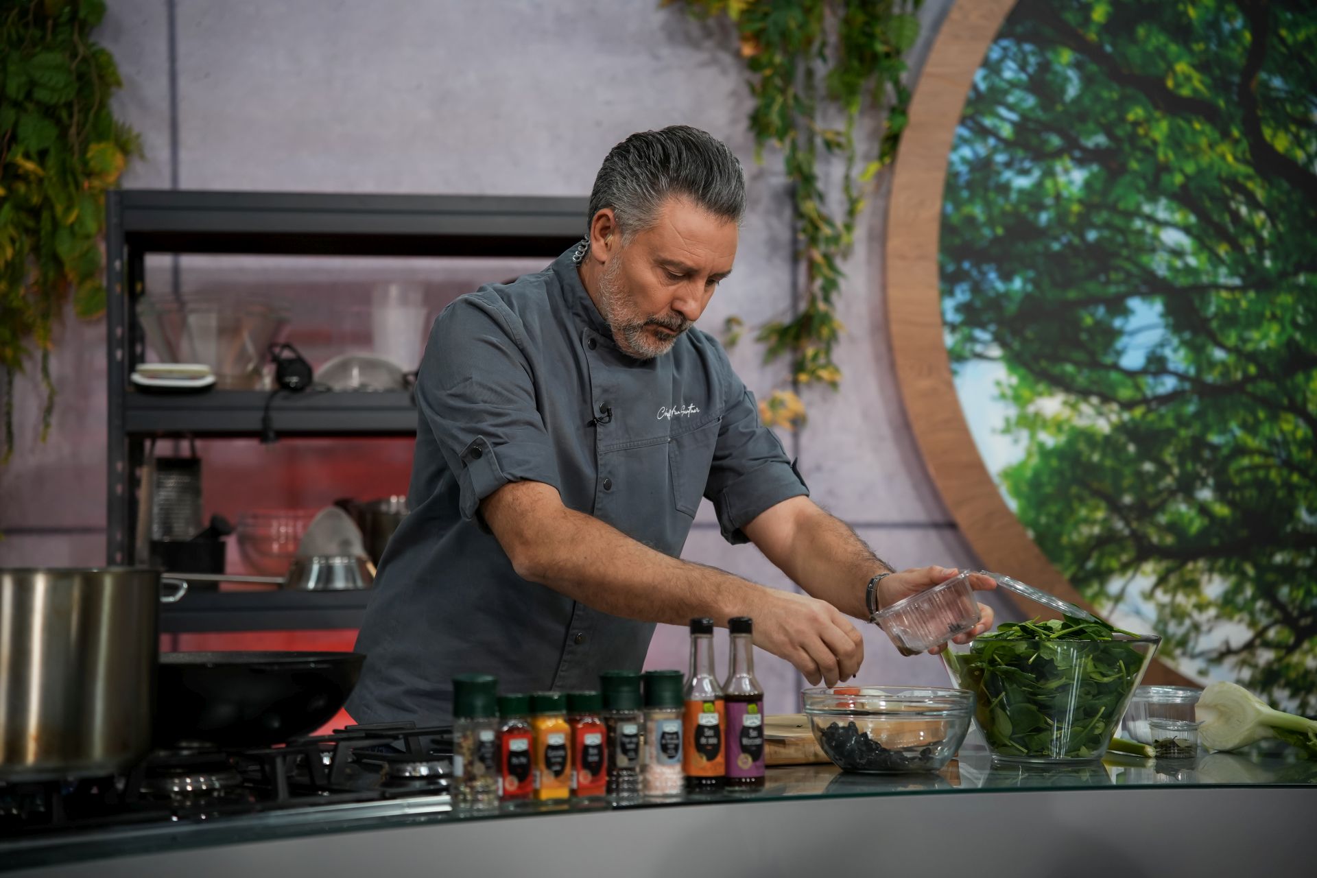 Chef Alexandru Sautner a vorbit despre viitorul câștigător „Chefi la cuțite” și a spus cum se înțelege cu jurații emisiunii