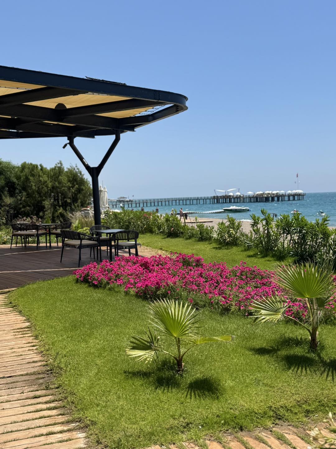 Imagini cu resortul de lux din Turcia, în care s-au cazat Adela Popescu și Radu Vâlcan. Cine i-a însoțit în vacanță. „Prevăd doar două probleme”