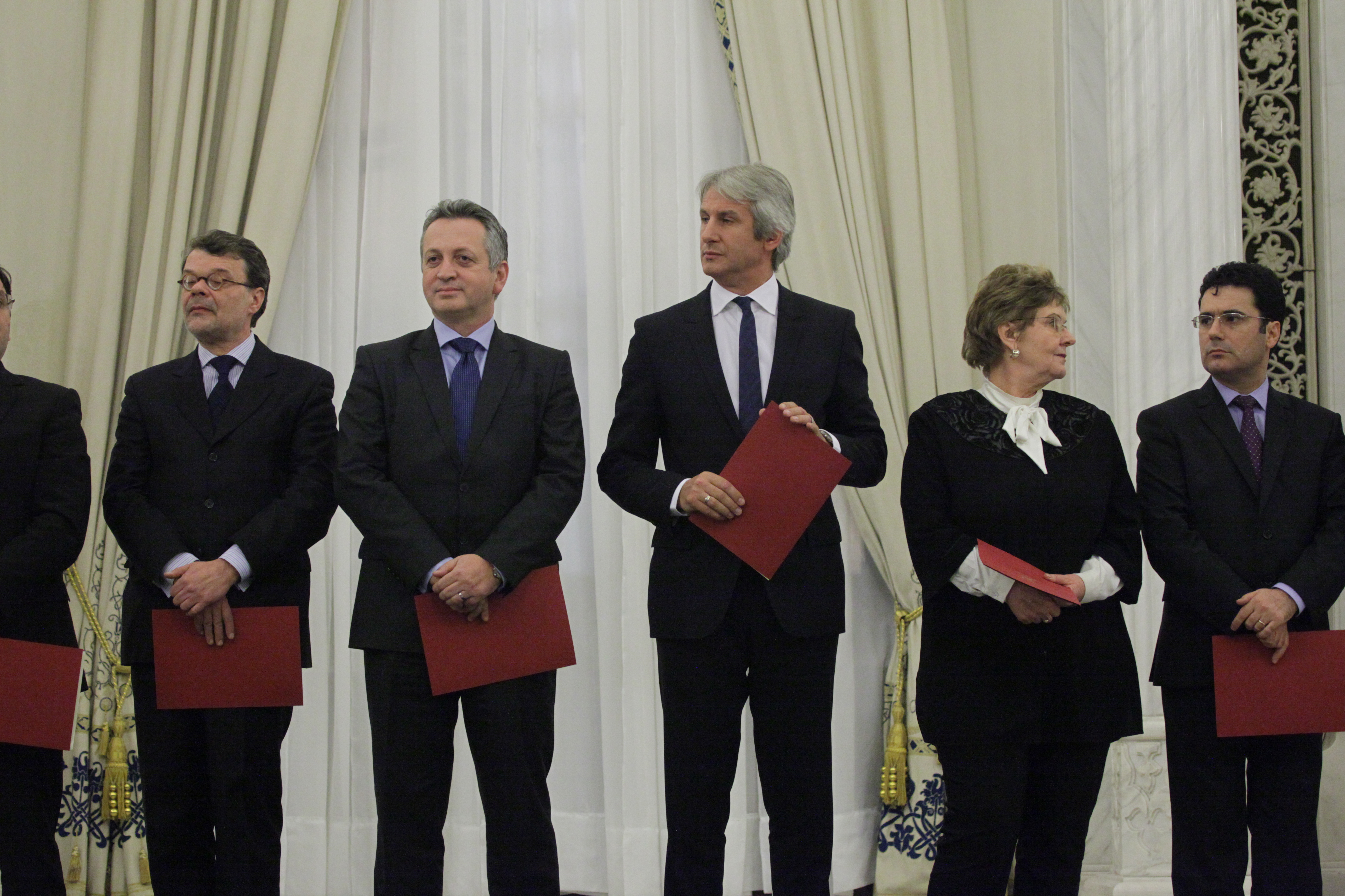 Atunci și acum: Eugen Teodorovici, ministrul care se ocupă de finanțele țării, dar are cinci credite la bănci, de aproape 800.000 de euro