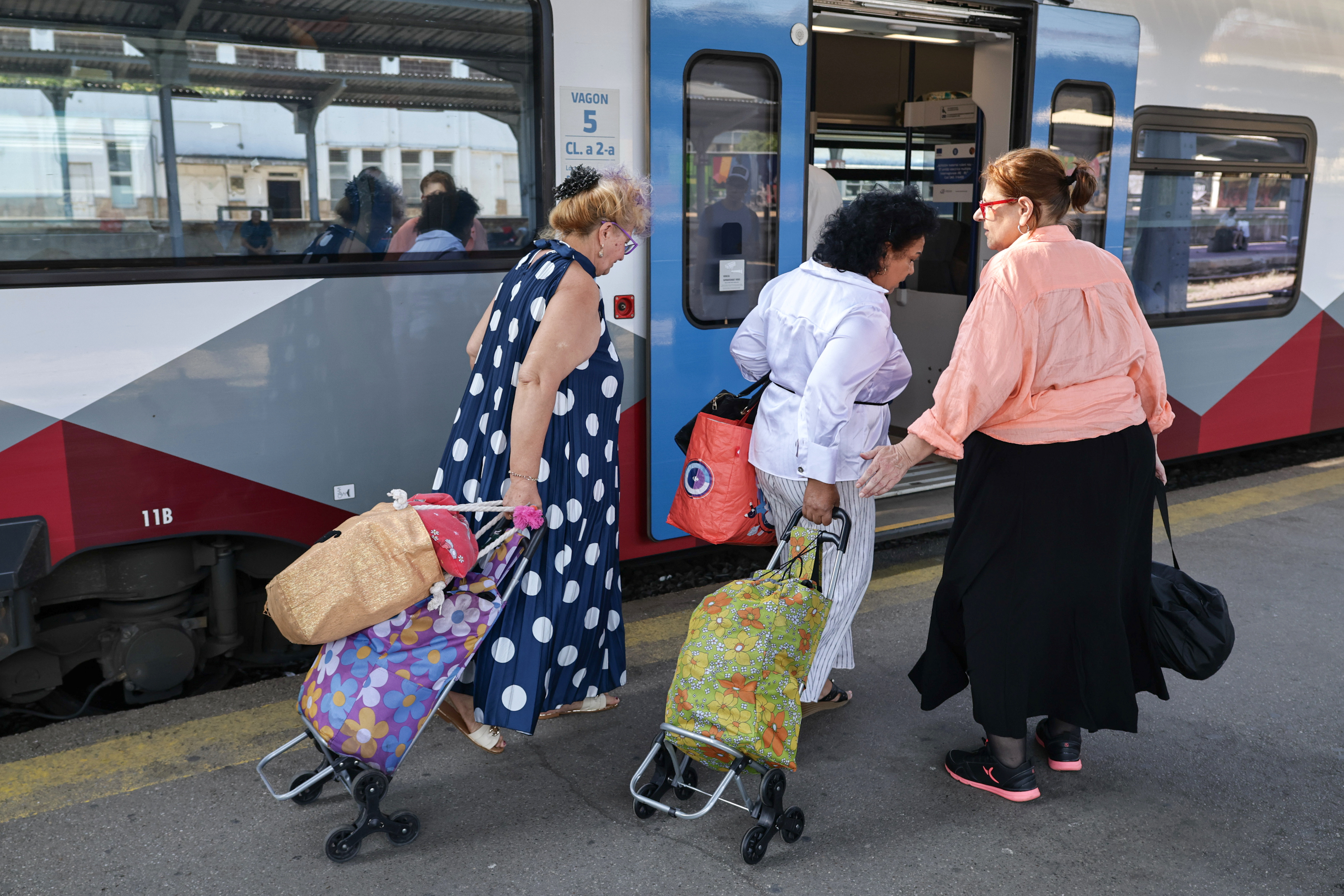 Icoane, merdenele și chiloți. Între istorie și mizerie: ce s-a ales de una dintre cele mai importante clădiri din București