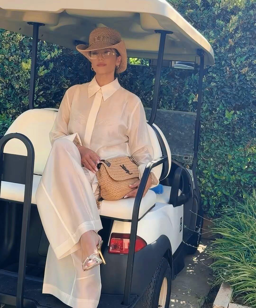 Imagini cu Claudia Pătrășcanu într-o rochie foarte scurtă. Artista, aspru criticată pentru apariția sa: „Dacă nu port acum… atunci când? La 80 de ani?”