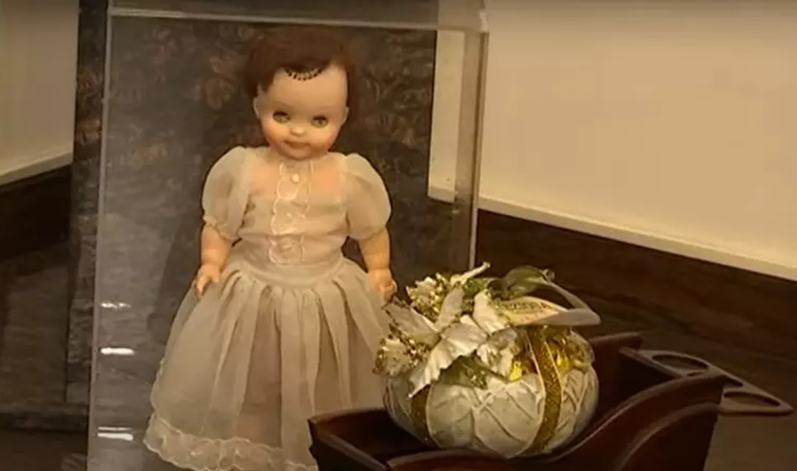 Imagini din casa în care a locuit Helmut Duckadam cu soția Alexandra și fiica Julianne. În vilă are și „scara președinților”