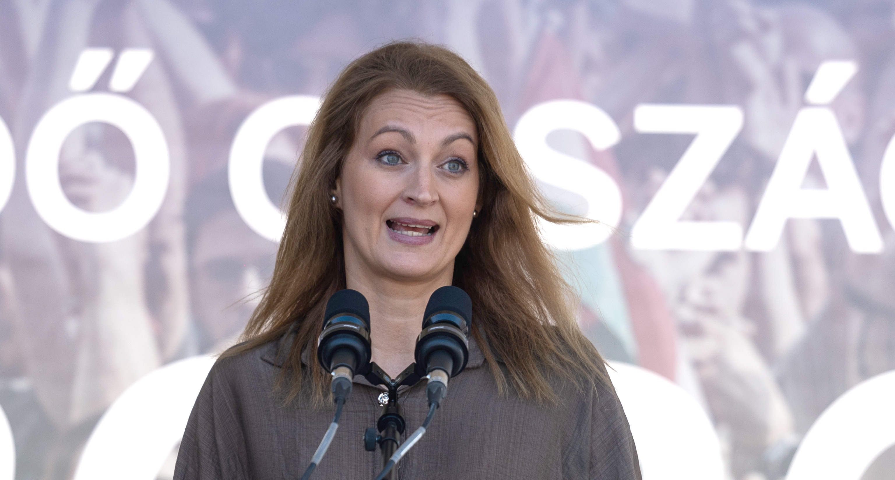 Üzent a magyar embereknek az Országgyűlés leendő elnöke. Forsthoffer ...