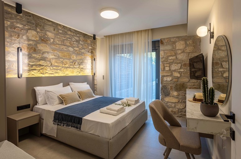Imagini cu vila în care Elwira și Mihai Petre s-au cazat în Grecia. Cât i-a costat să ajungă în Thassos