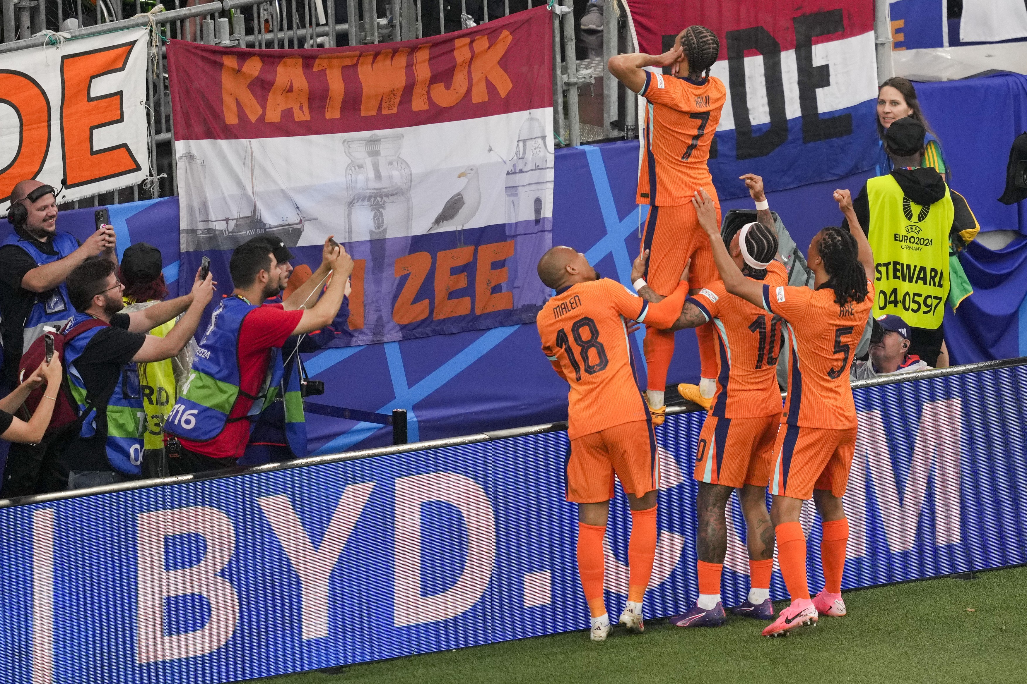 EURO 2024. Anglia, calificare dramatică în finală. Ollie Watkins a marcat golul victoriei în prelungiri
