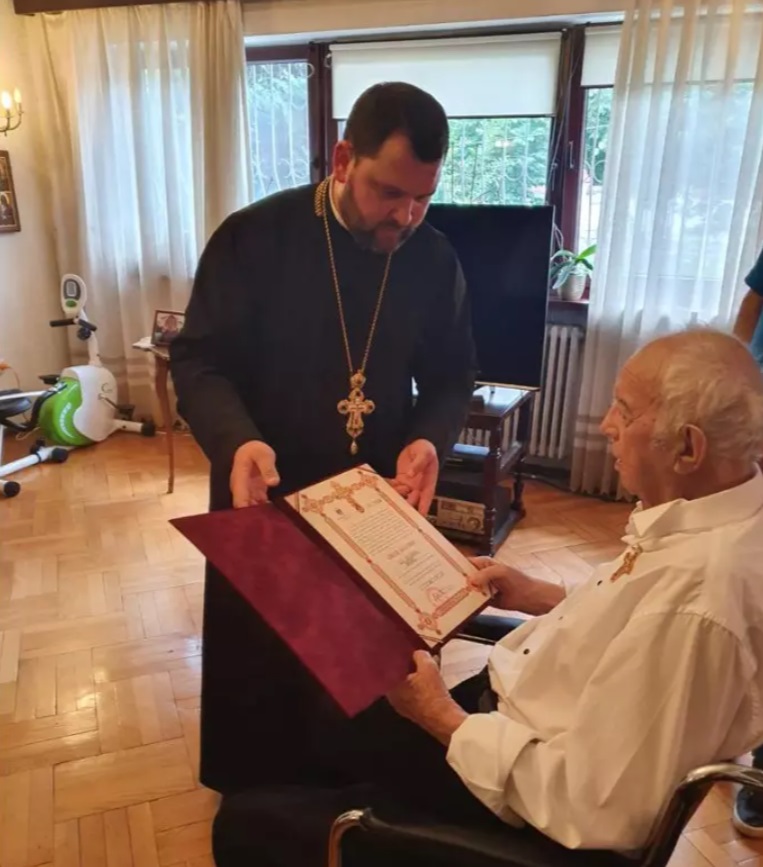 Ultima apariție publică a lui Alexandru Arșinel. Cum arăta actorul în iunie, când a primit preoții în casa lui