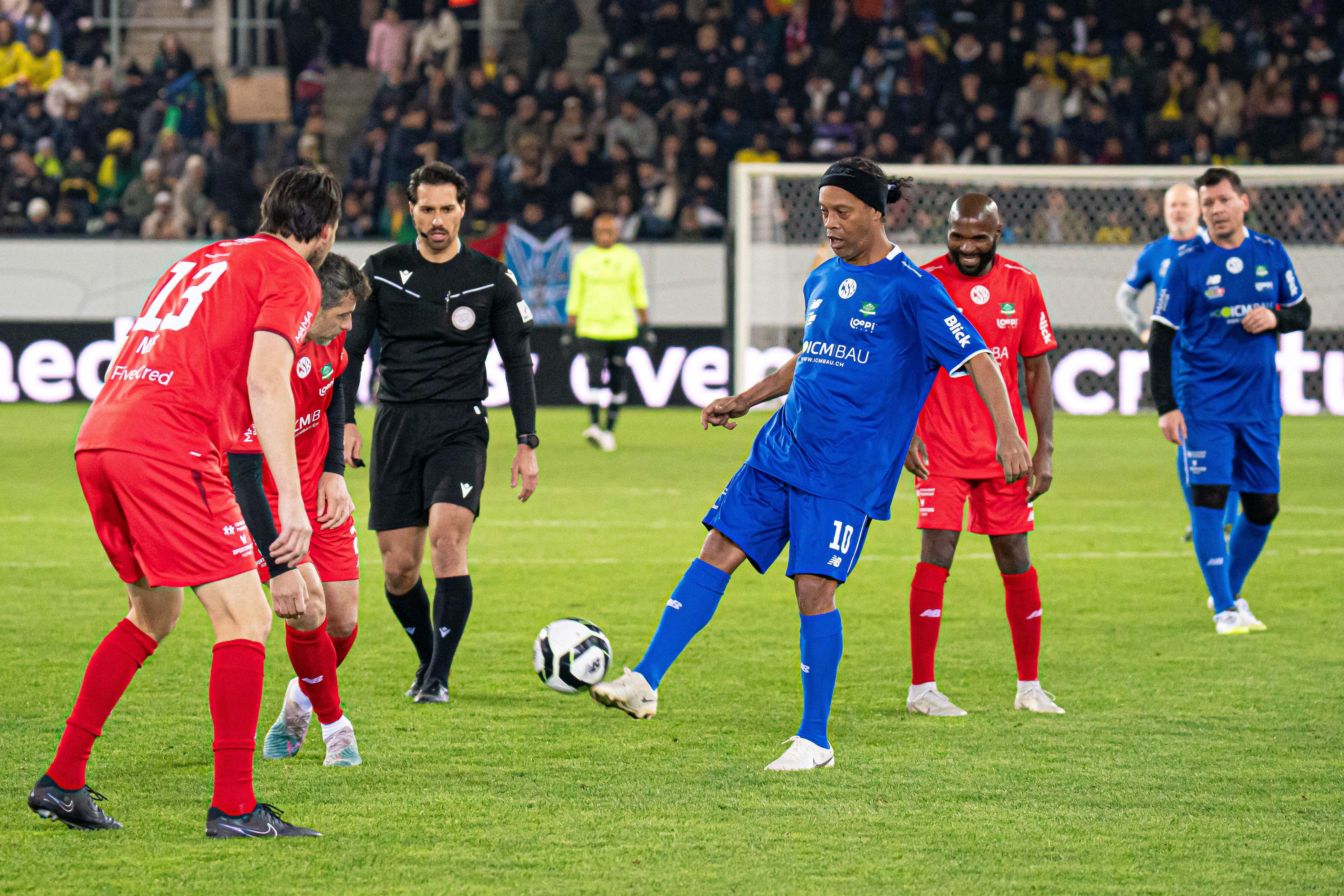 Ronaldinho a petrecut până la 5.00 într-un club de noapte și a întârziat la meciul de gală cu legendele Elveției: „Și mahmur, și cu burtă, tot a făcut show la Lucerna”