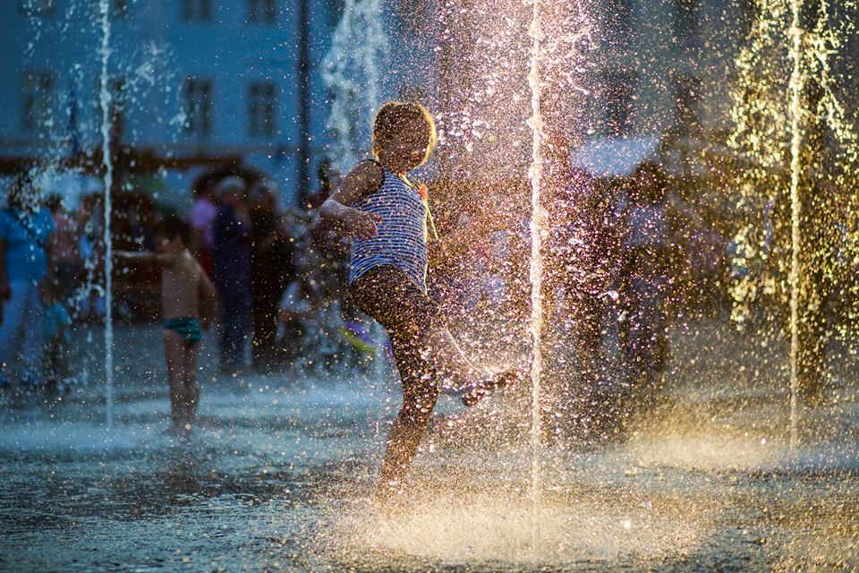 Atmosferă de poveste la Festivalul Medieval din Sibiu 2017. Cavaleri, domnițe și rock medieval în Piața Mare