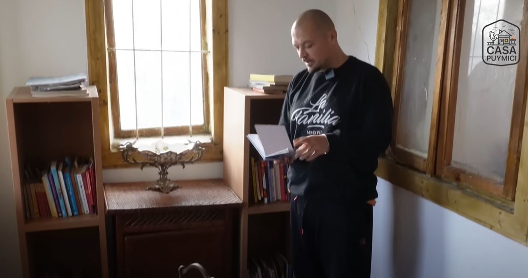 Imagini cu casa de la țară a lui Puya, după ce a renovat-o complet: „Se pot construi case și din resturi găsite”