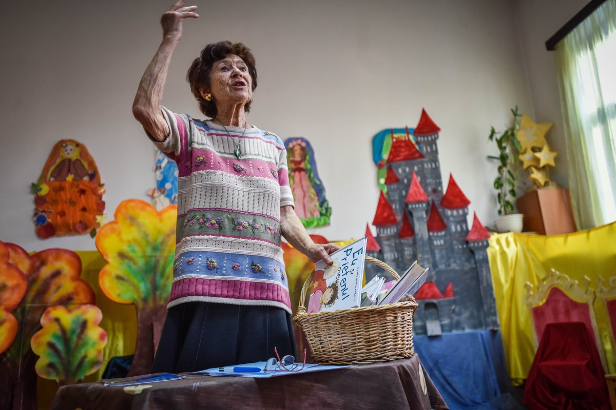 Franțuzoaica de 84 de ani care face voluntariat în grădinițele din Sibiu. Născută la București, Lydia Bloch a reînvățat limba română în trei ani