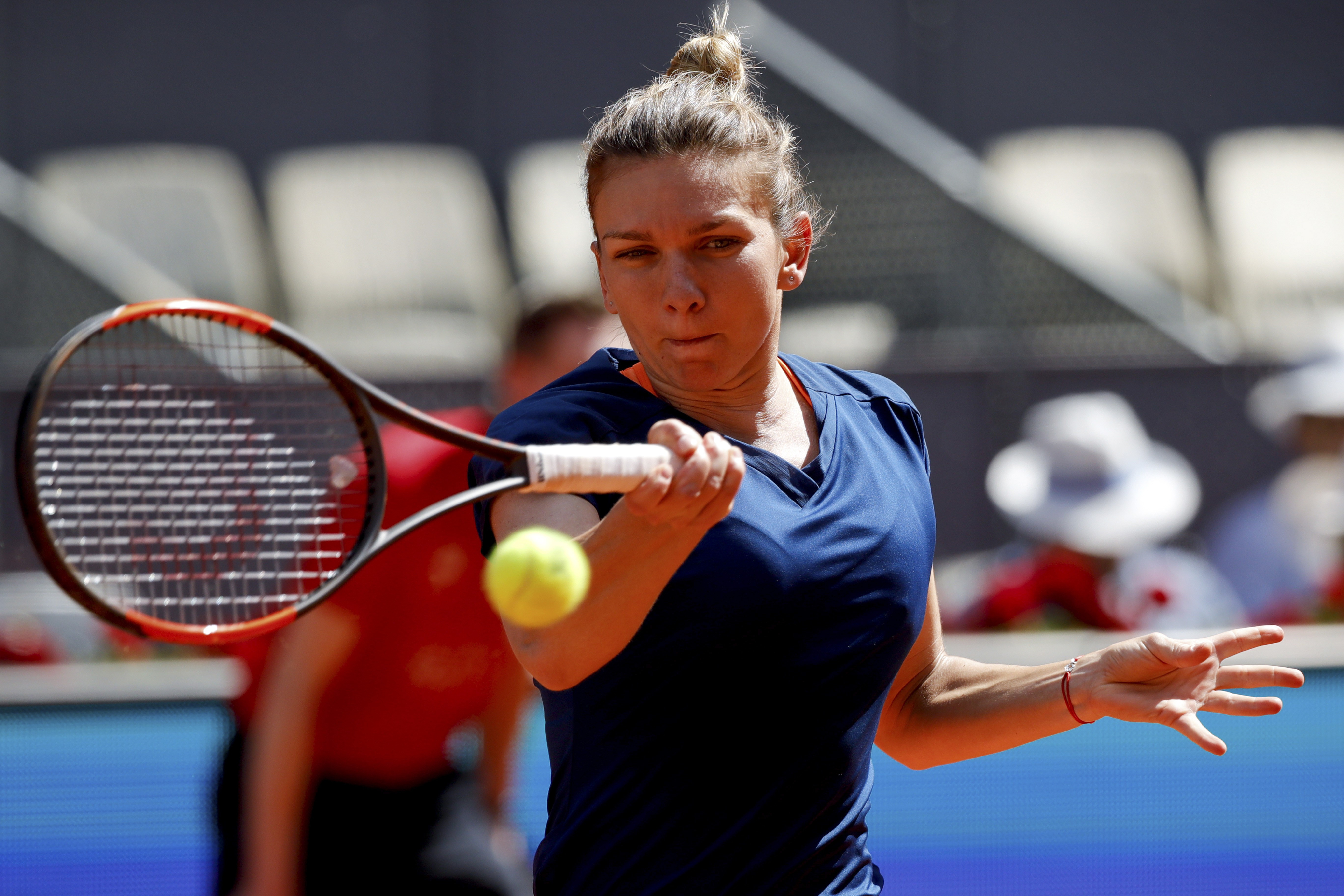 Simona Halep și Sorana Cîrstea s-au calificat în sferturile de finală ale turneului de la Madrid. Irina Begu, eliminată | LIVESCORE