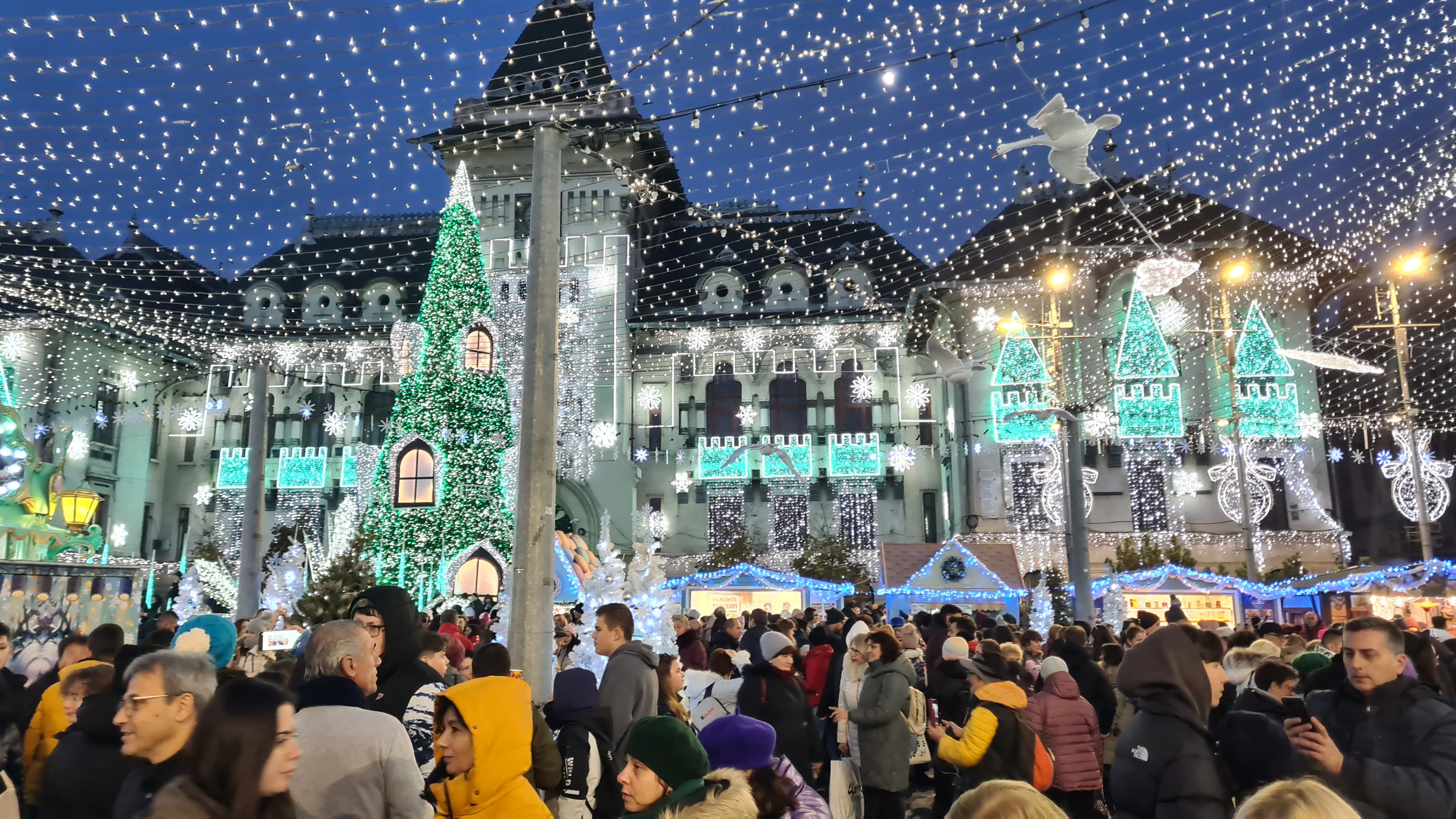 REPORTAJ. Am vizitat Târgul de Crăciun de la Craiova, declarat unul dintre cele mai frumoase din Europa. Ce merită văzut și ce trebuie evitat