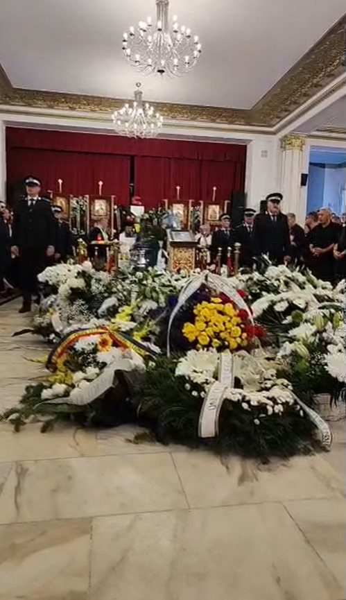 Mihai Leu a fost înmormântat la Hunedoara. Sute de persoane și mai multe mașini de raliu, cu motoarele turate, l-au condus pe ultimul drum