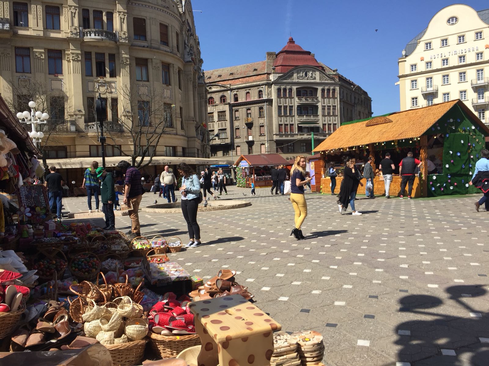 TURIST ÎN ȚARA MEA/ Timișoara înflorește odată cu primăvara. Mica Vienă, orașul premierelor cu o alură aparte de Paști